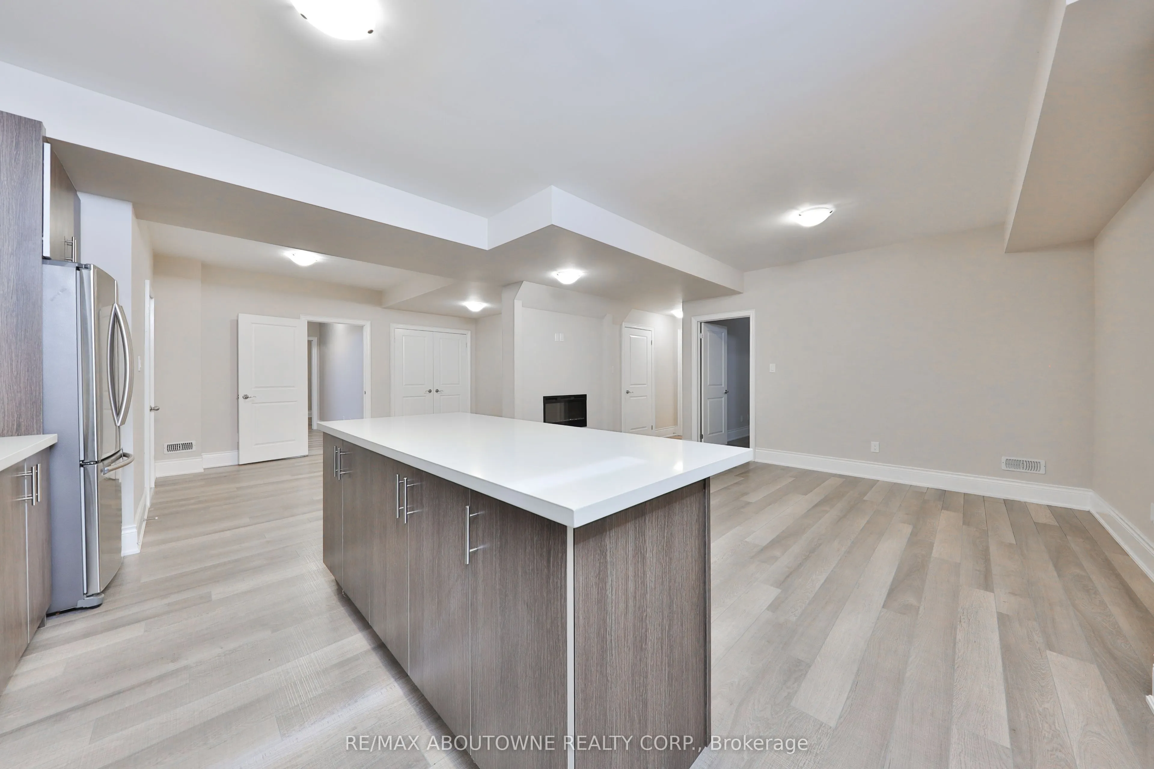 2163 Vineland Crescent