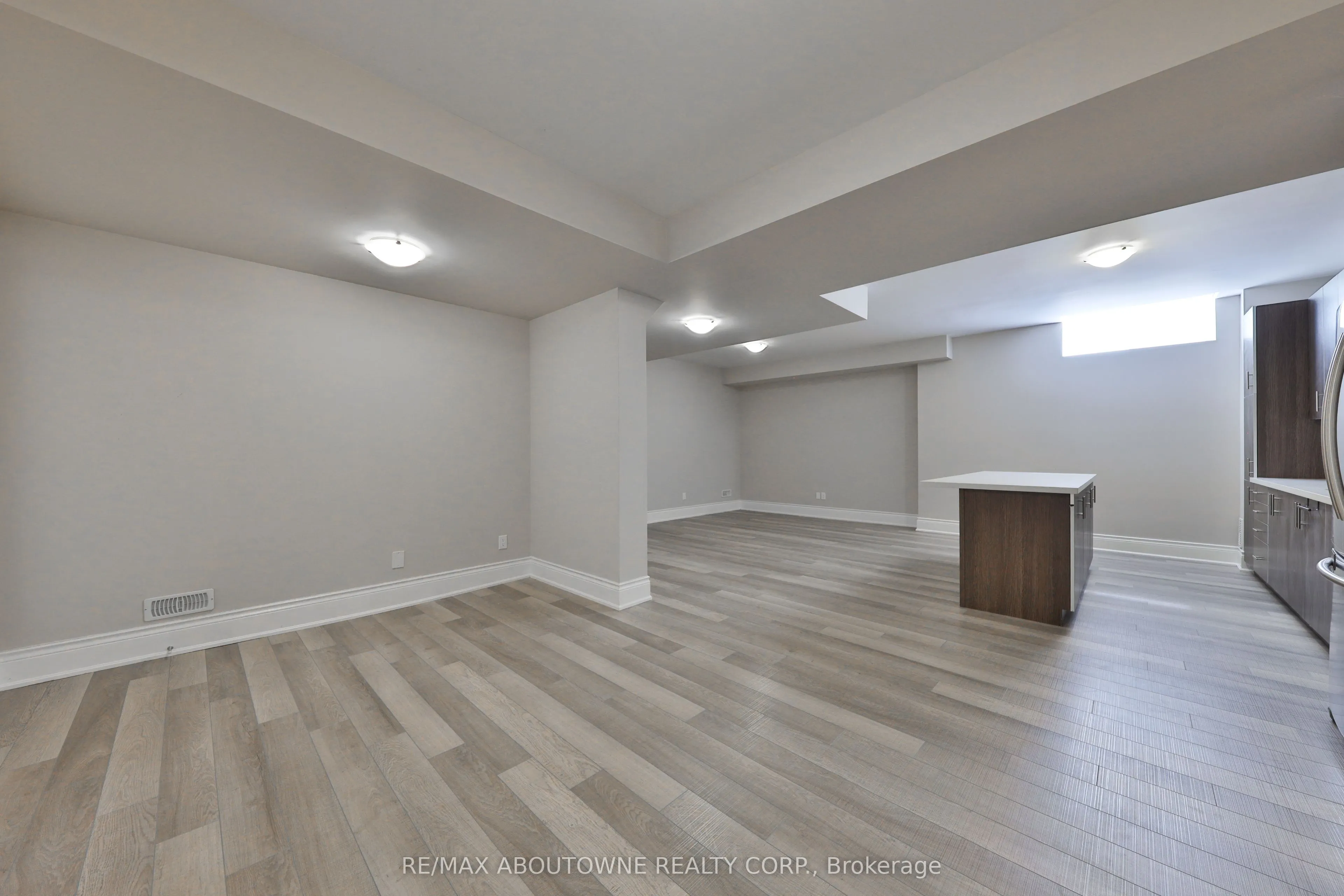 2163 Vineland Crescent