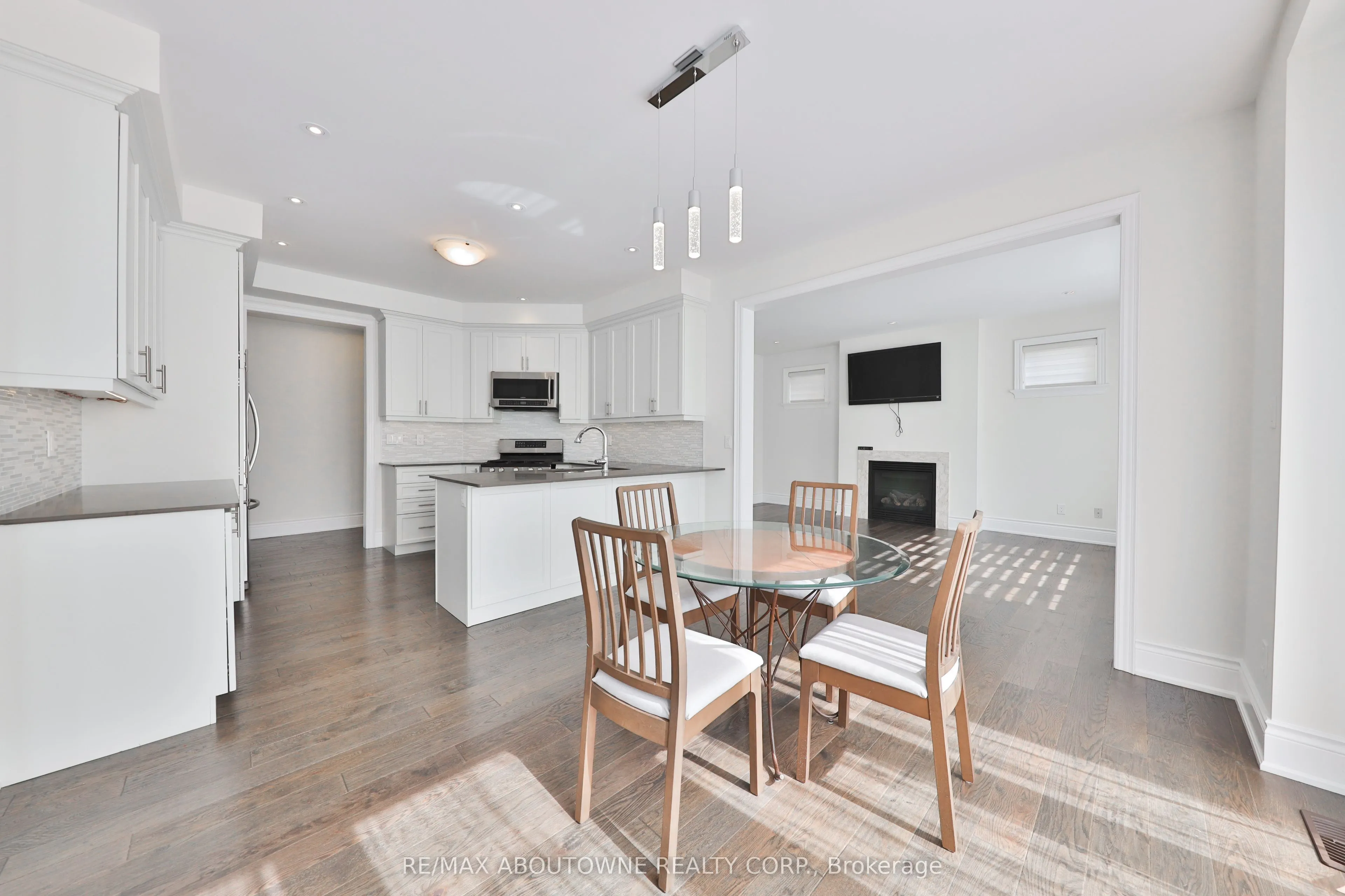 2163 Vineland Crescent