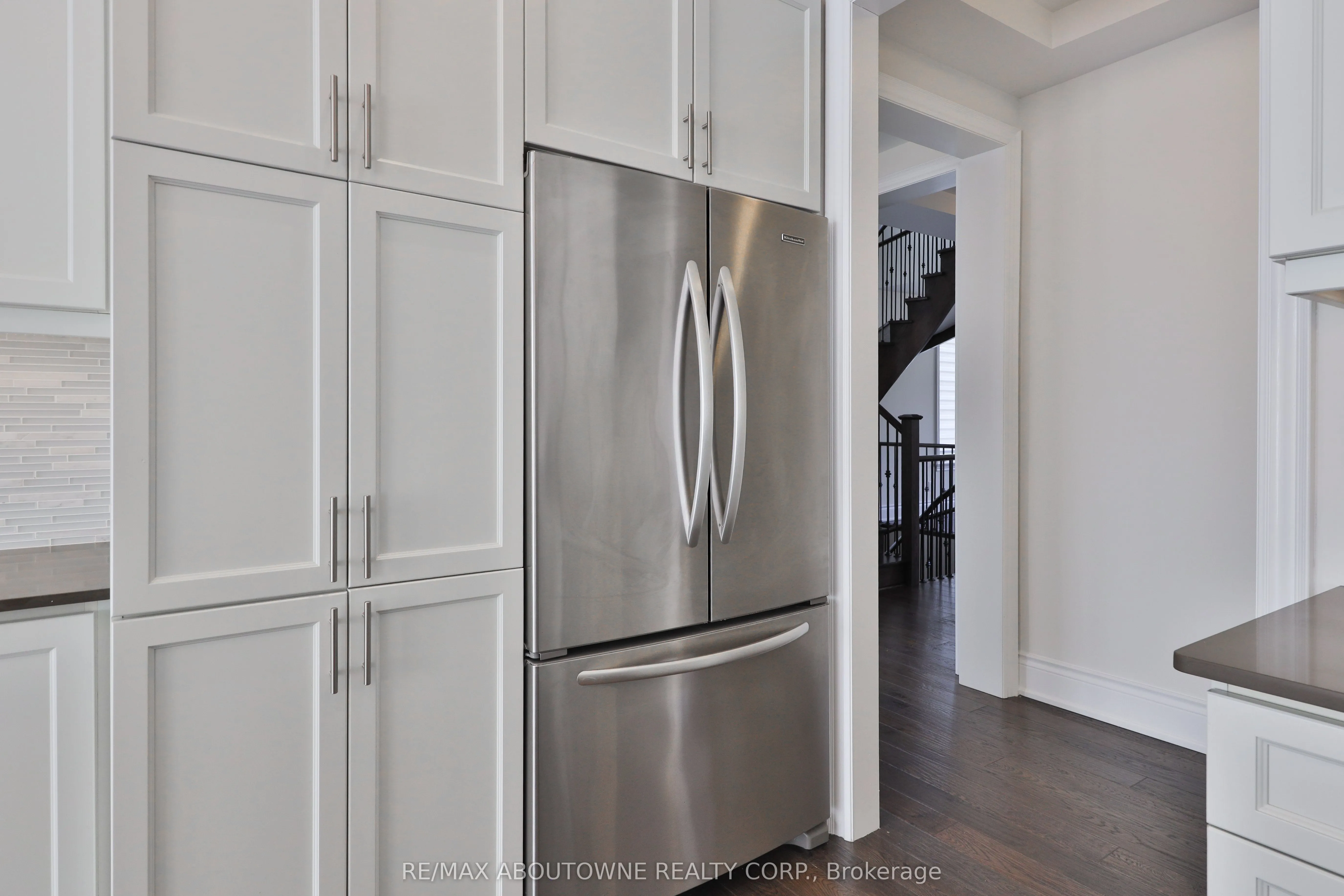 2163 Vineland Crescent