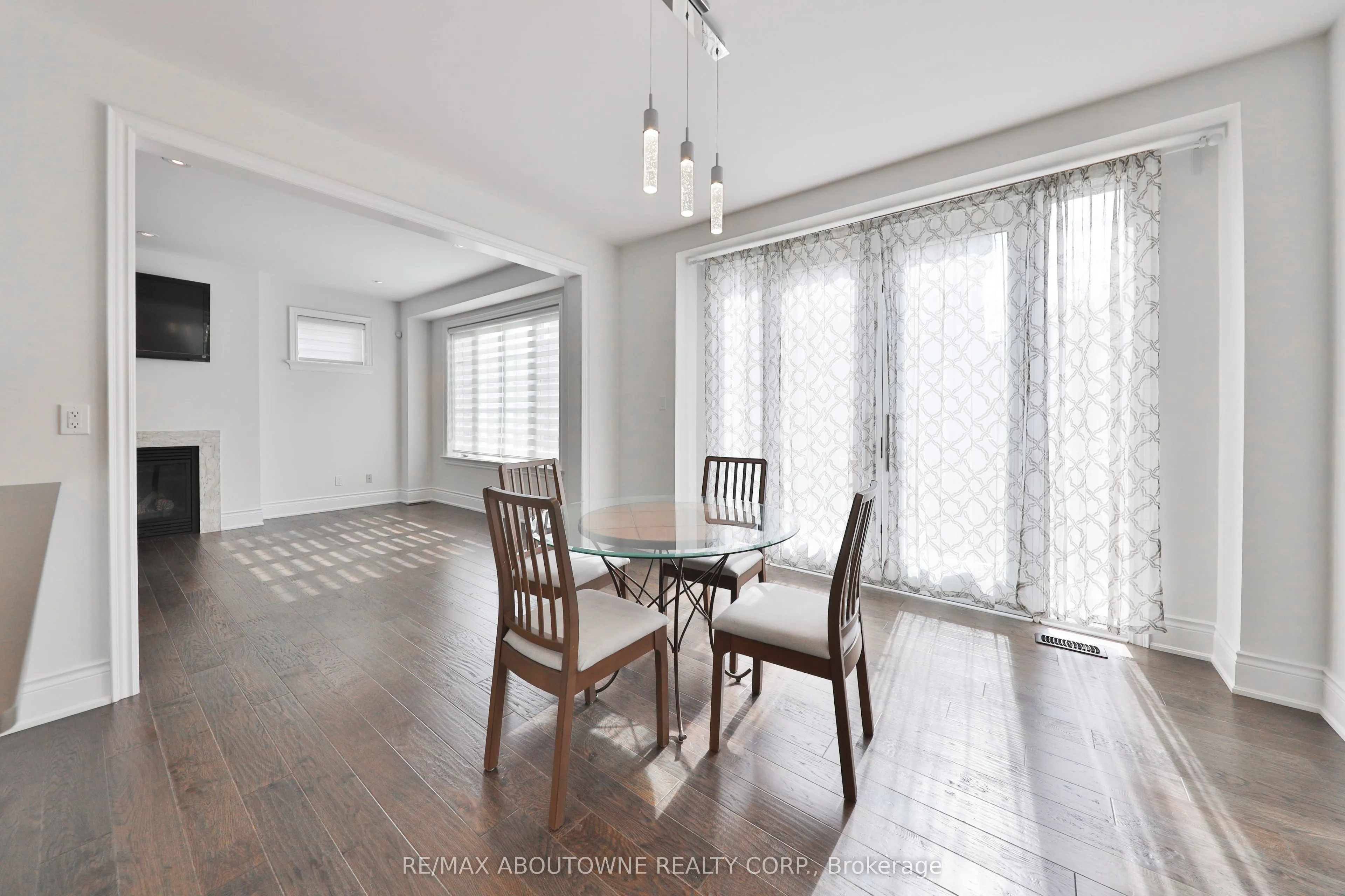 2163 Vineland Crescent