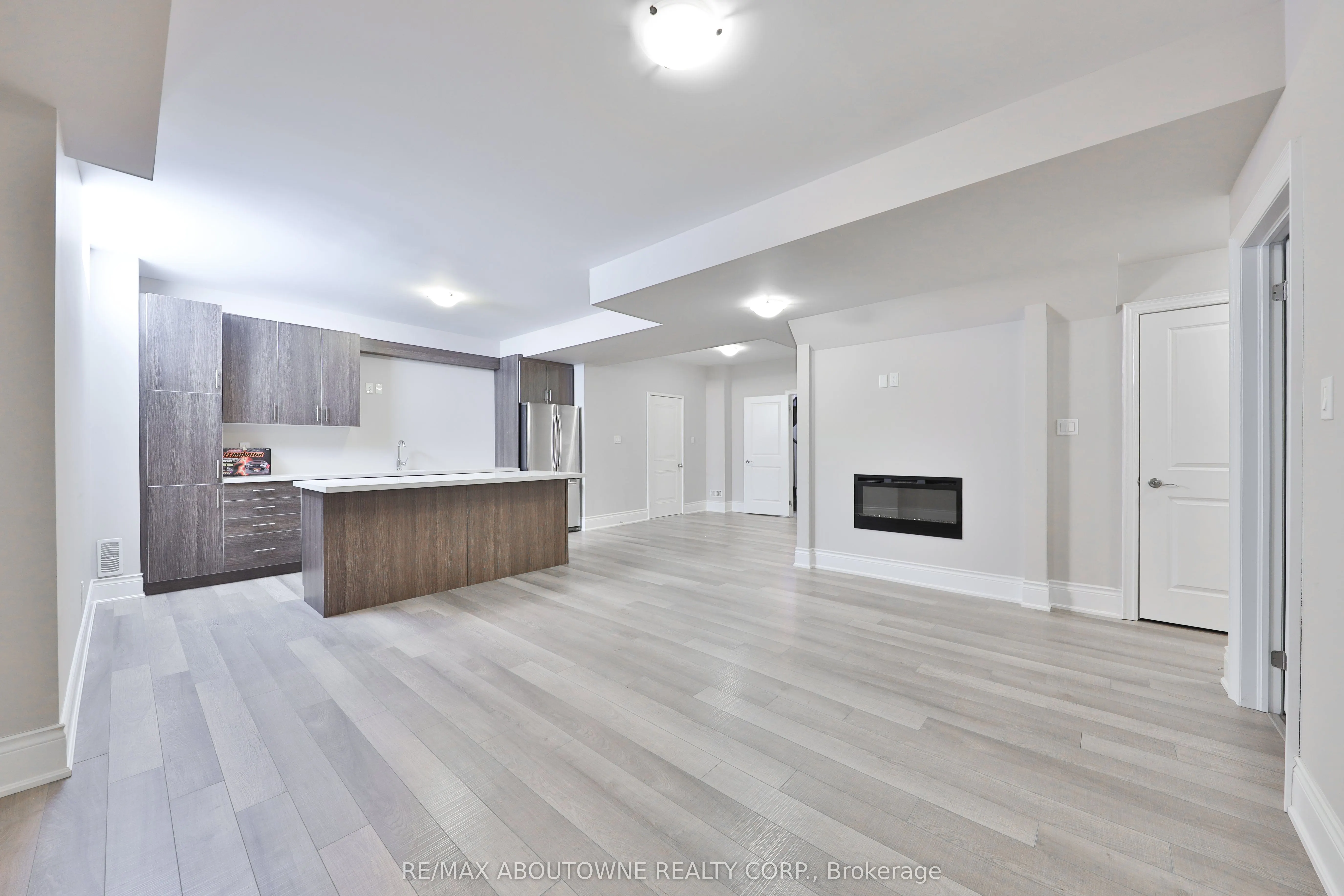 2163 Vineland Crescent