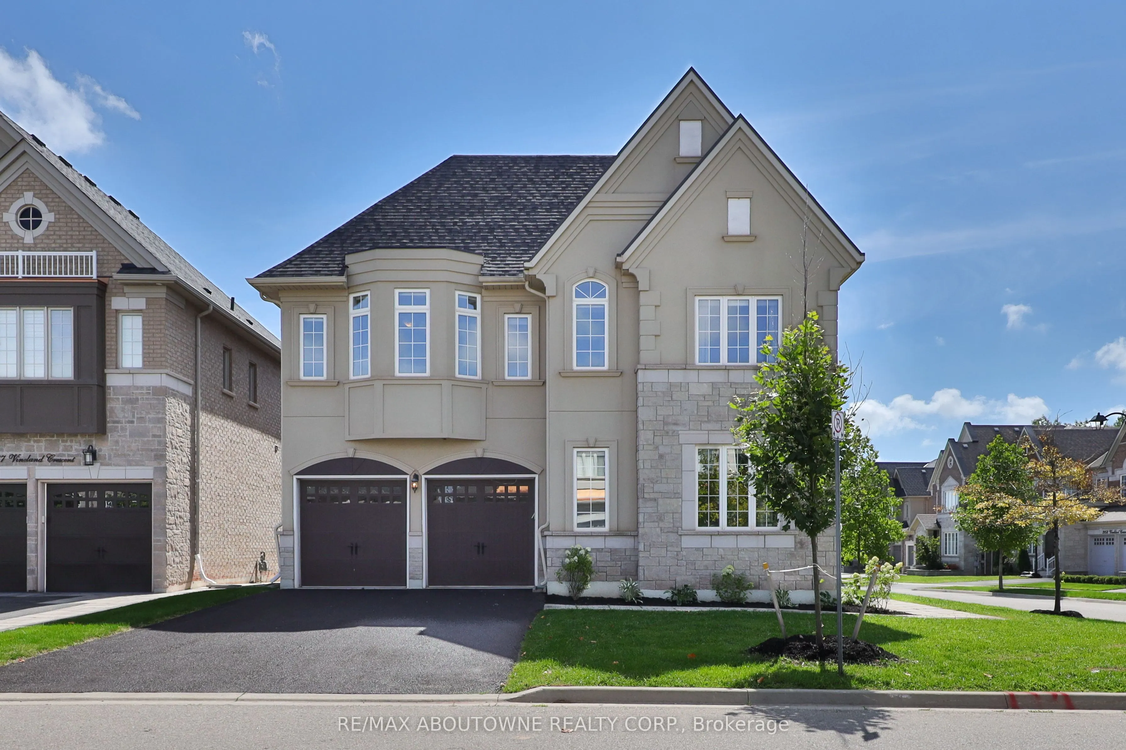 2163 Vineland Crescent