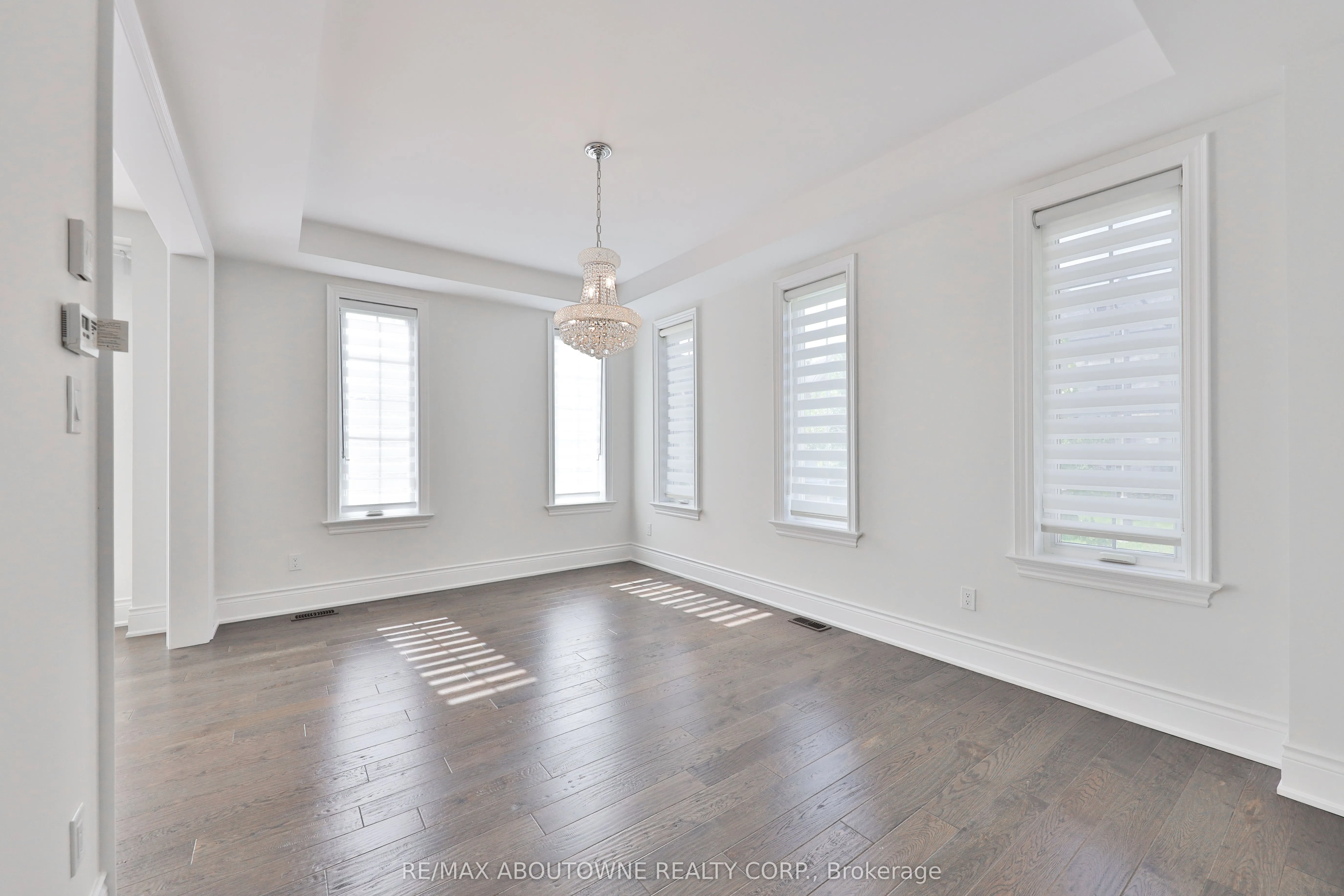 2163 Vineland Crescent