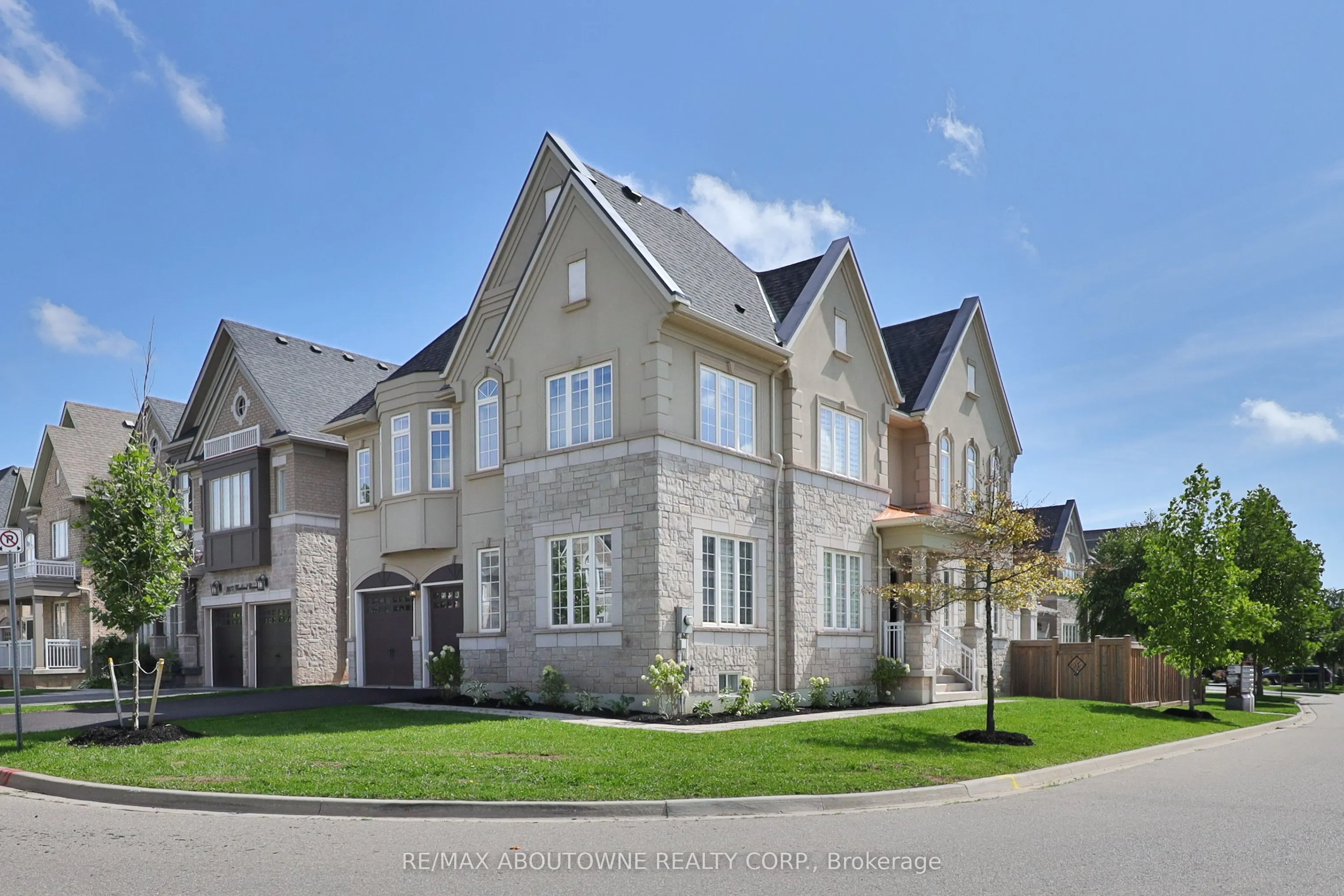 2163 Vineland Crescent