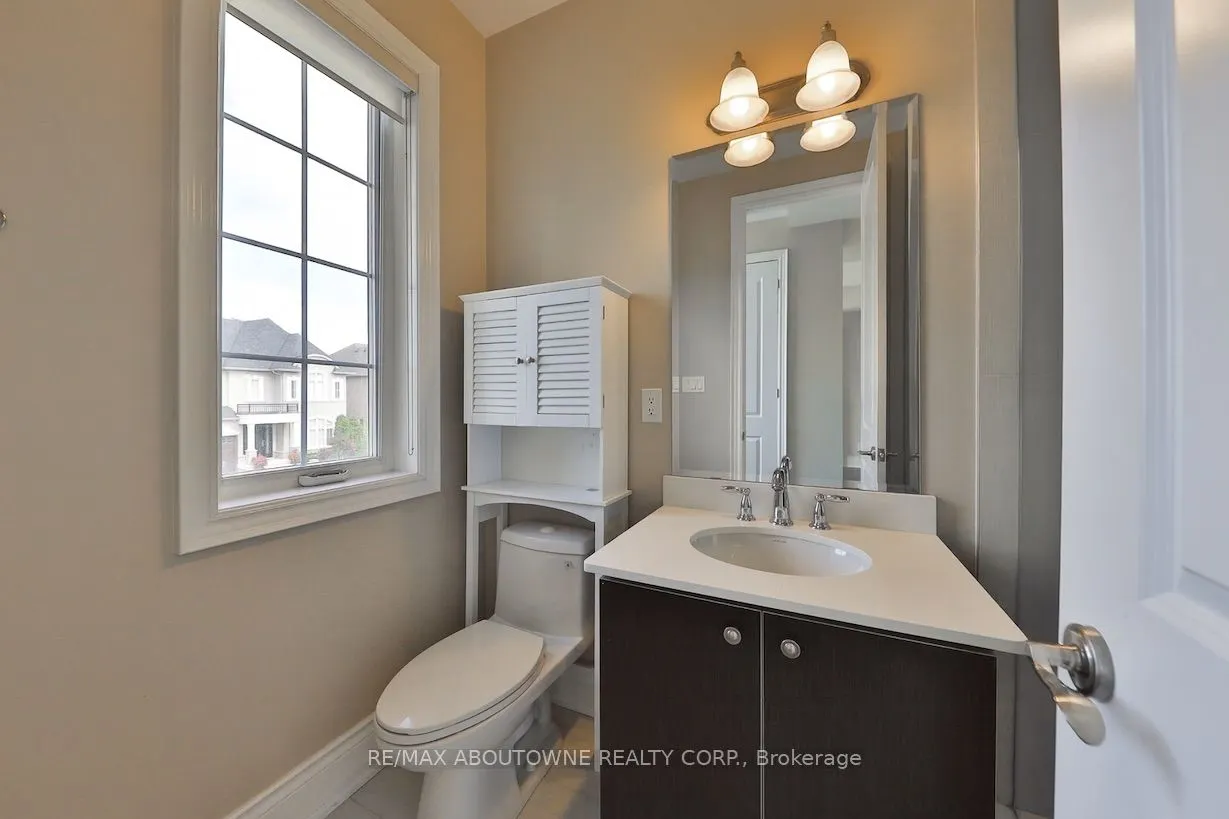 2163 Vineland Crescent