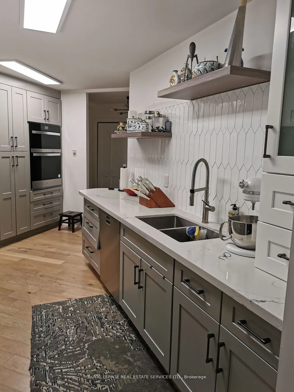 95 La Rose Avenue, #1203