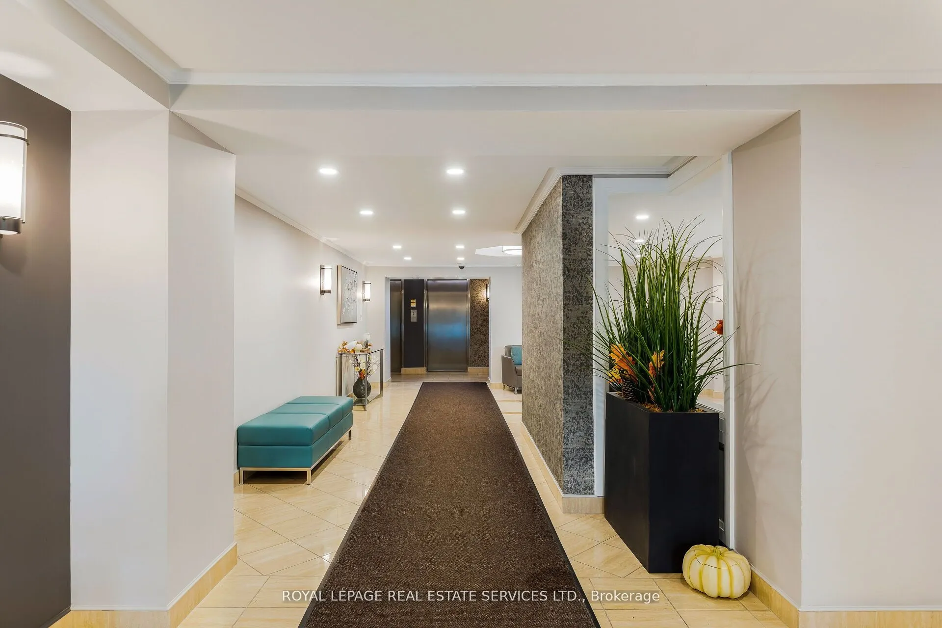 95 La Rose Avenue, #1203