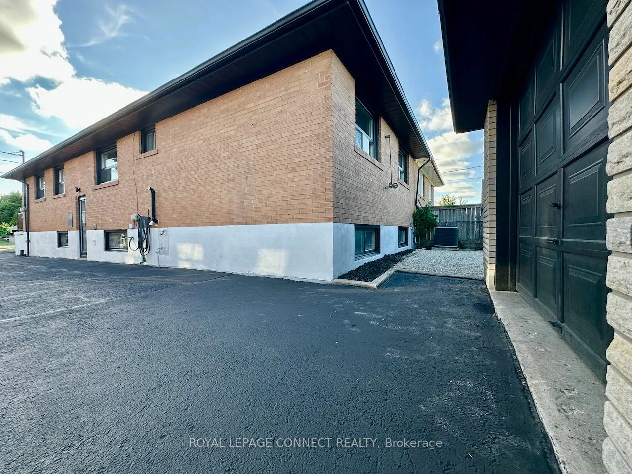 27 Charrington Crescent