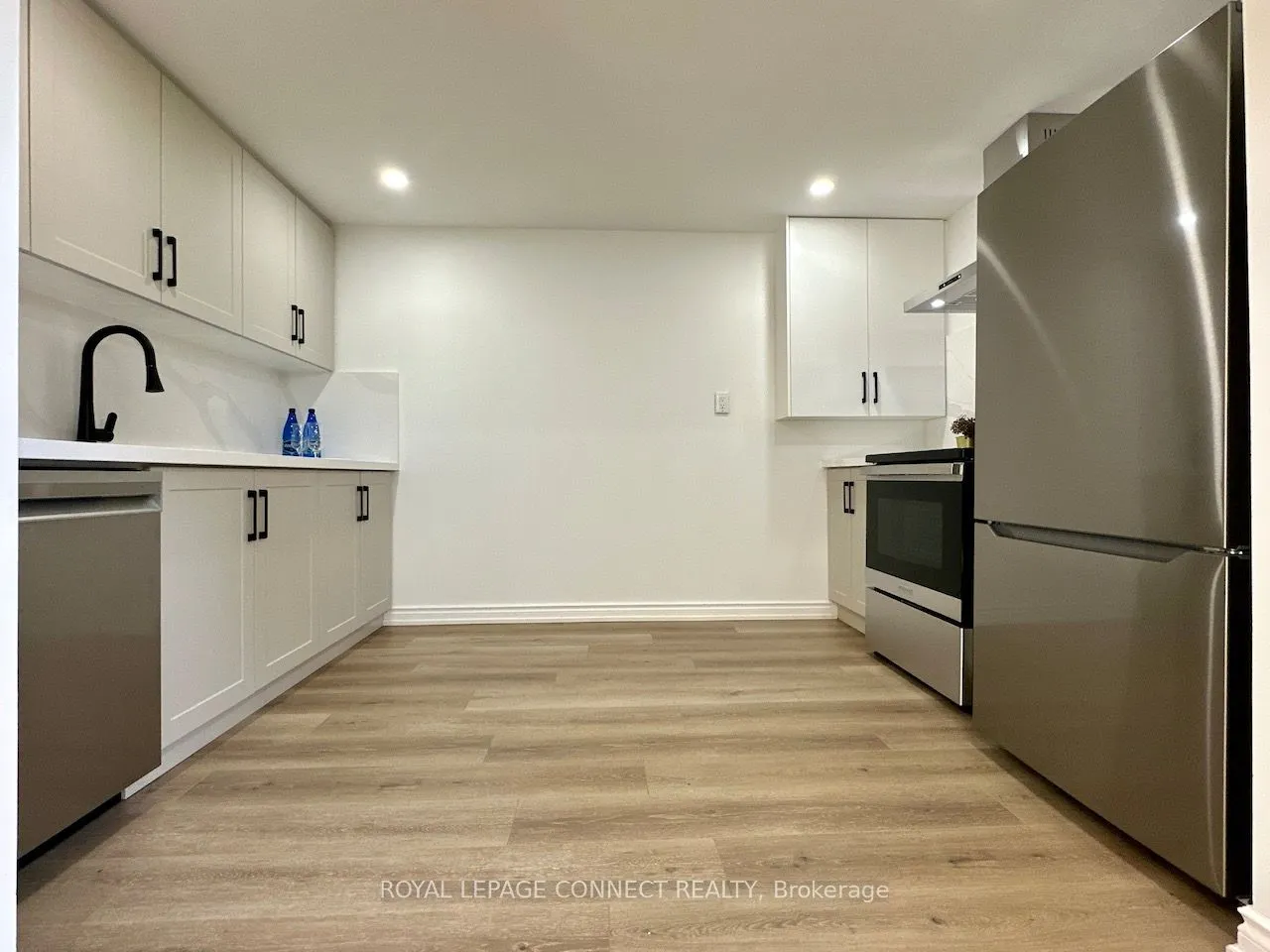 27 Charrington Crescent