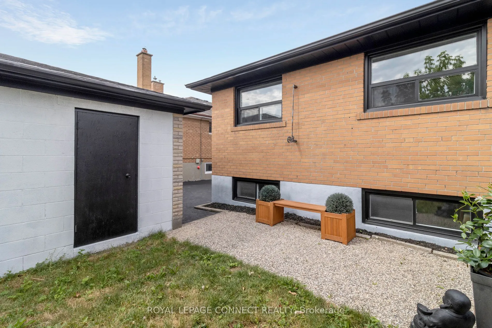 27 Charrington Crescent