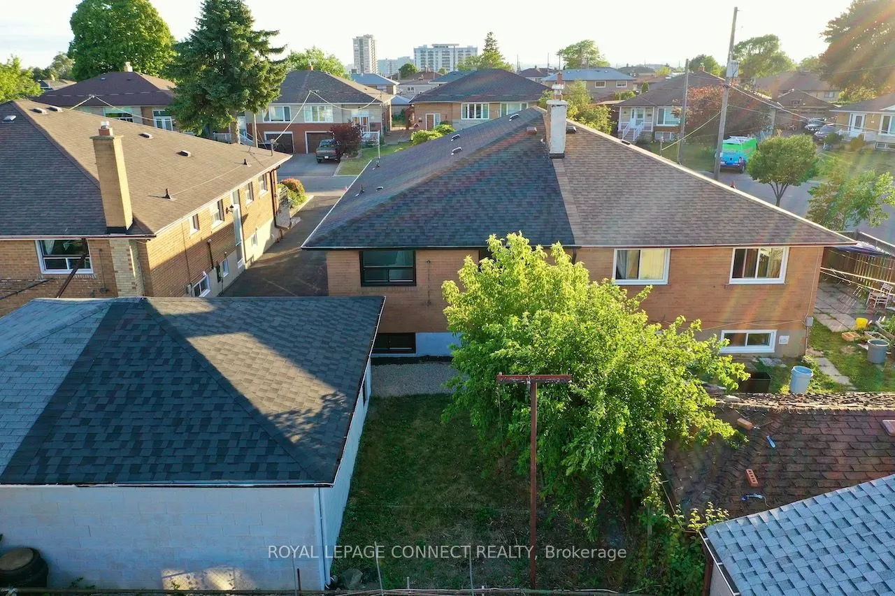 27 Charrington Crescent