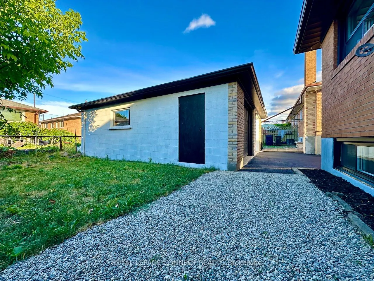 27 Charrington Crescent