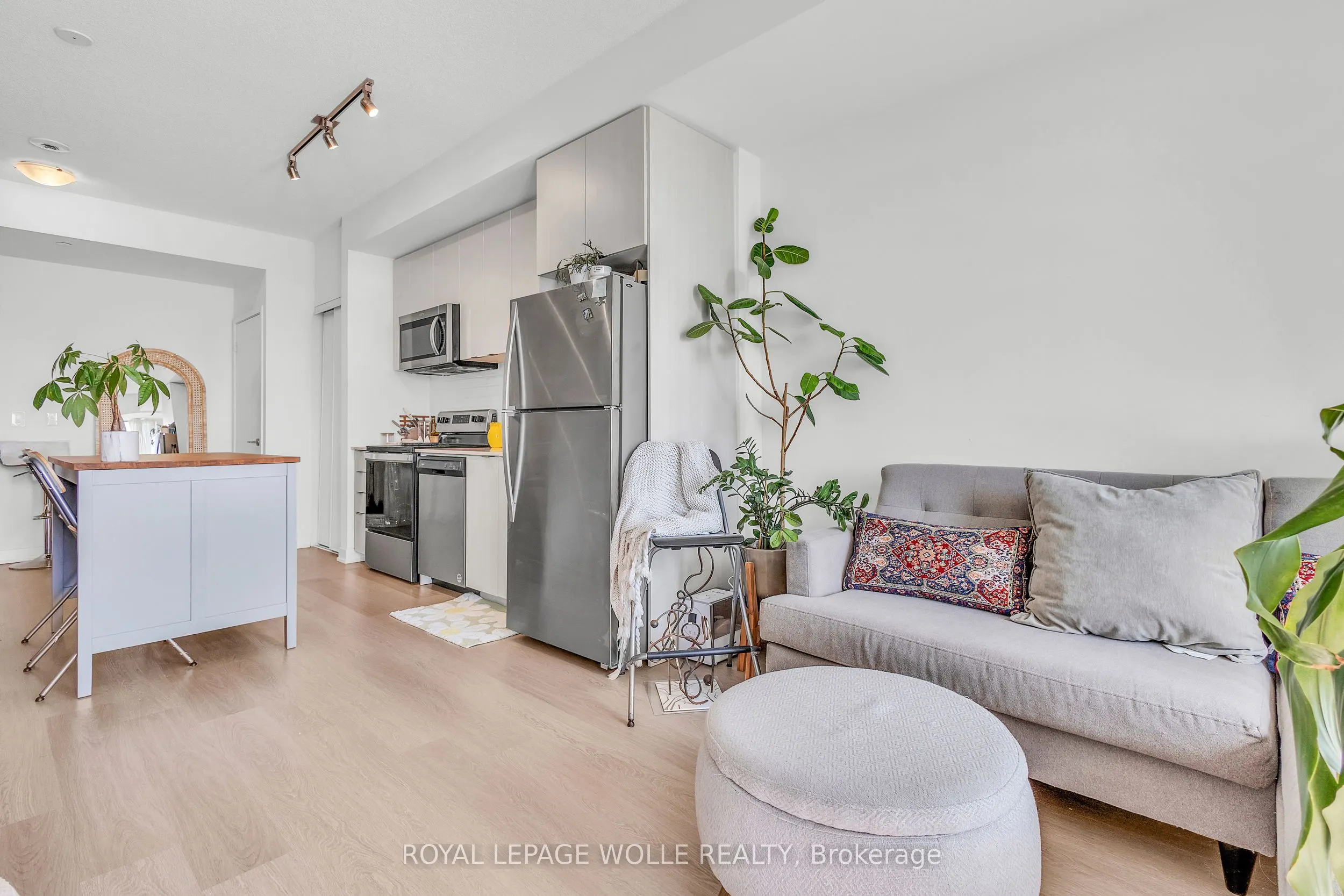 859 The Queensway, #11