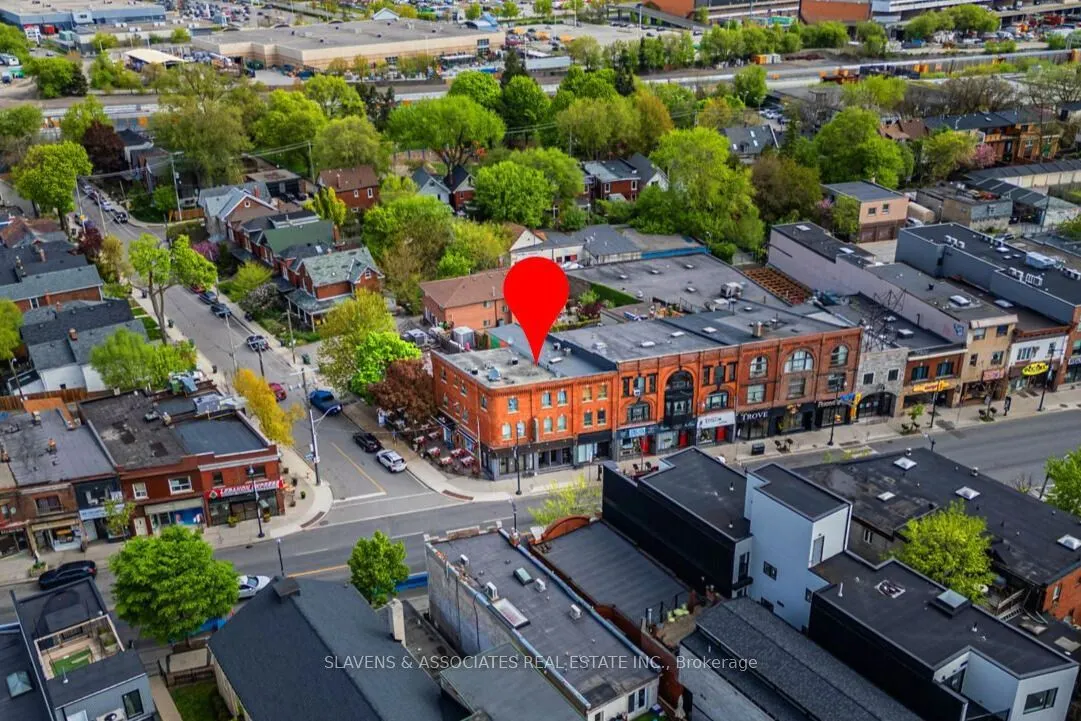 3048 Dundas Street W