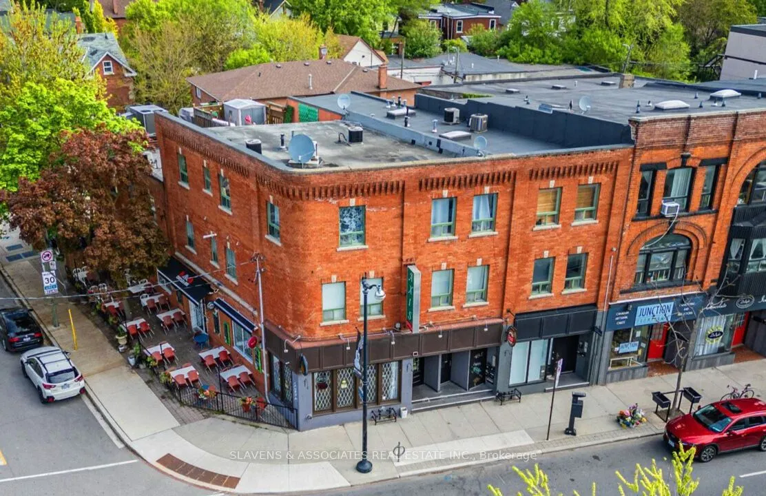 3048 Dundas Street W