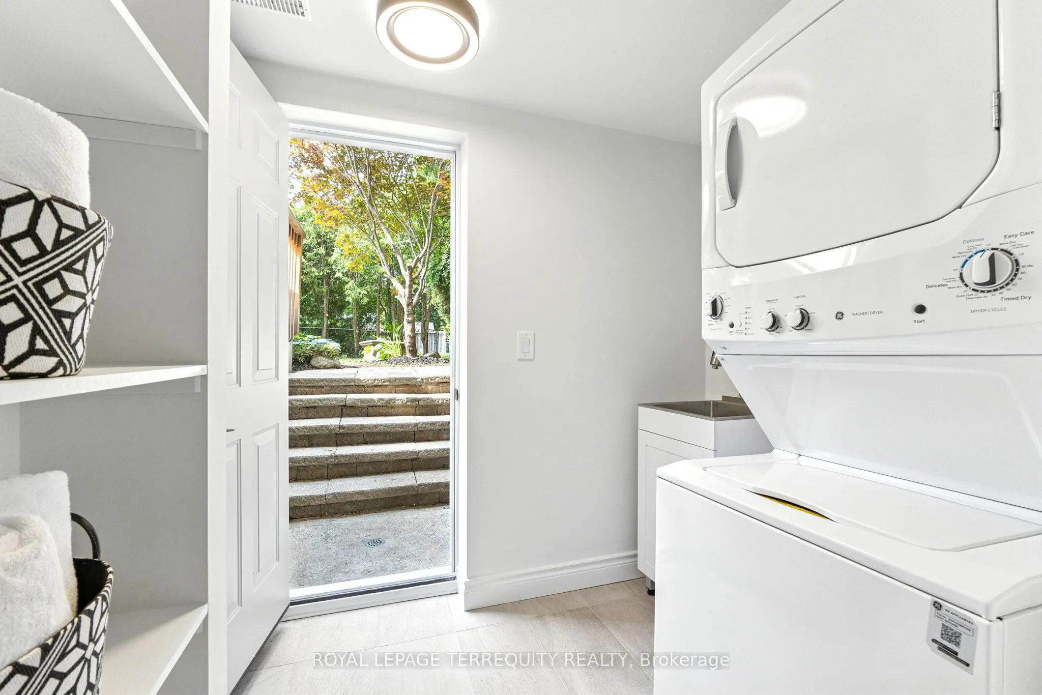 3327 Kings Masting Crescent
