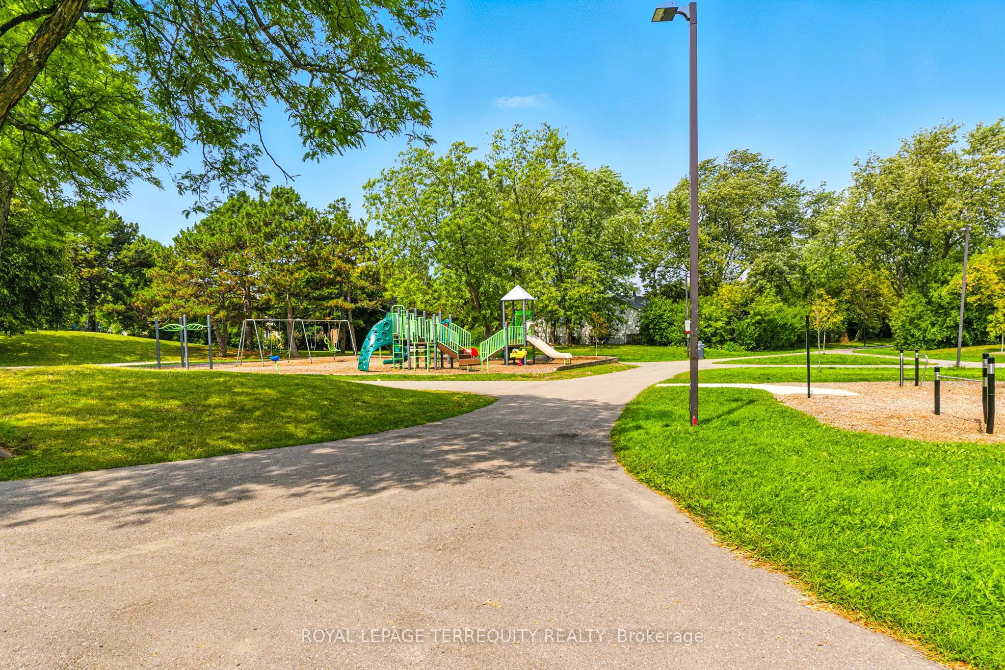 3327 Kings Masting Crescent