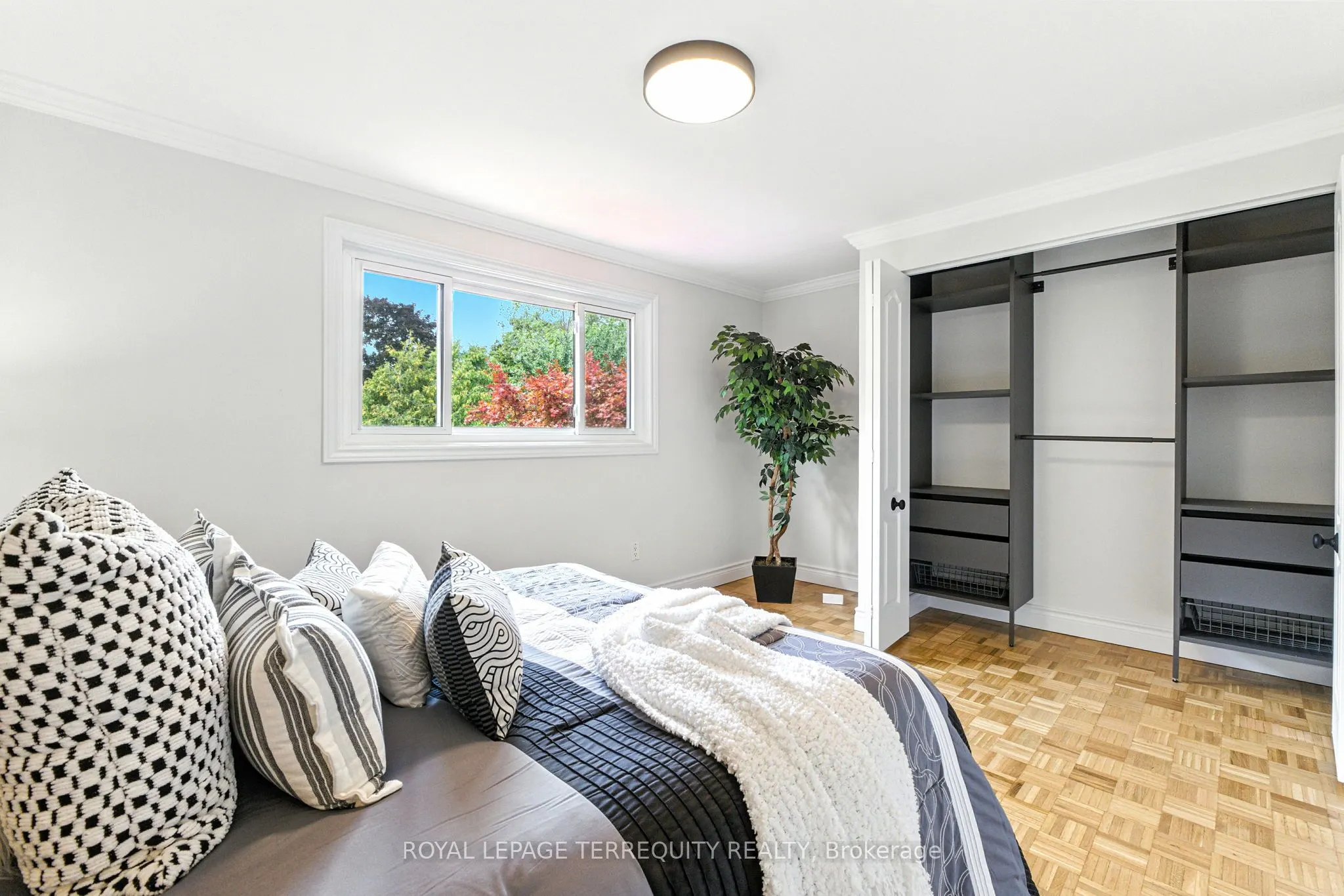3327 Kings Masting Crescent