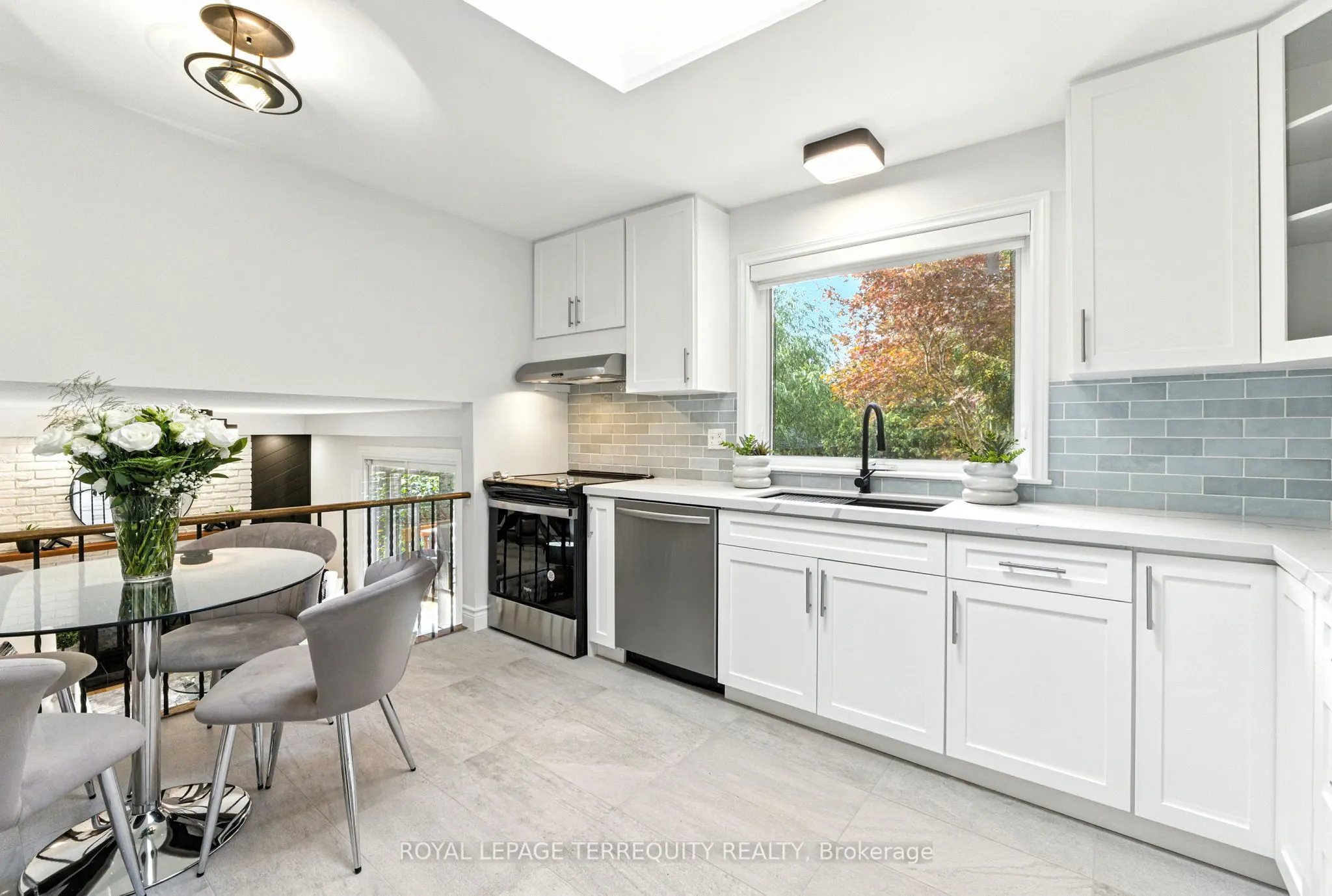 3327 Kings Masting Crescent