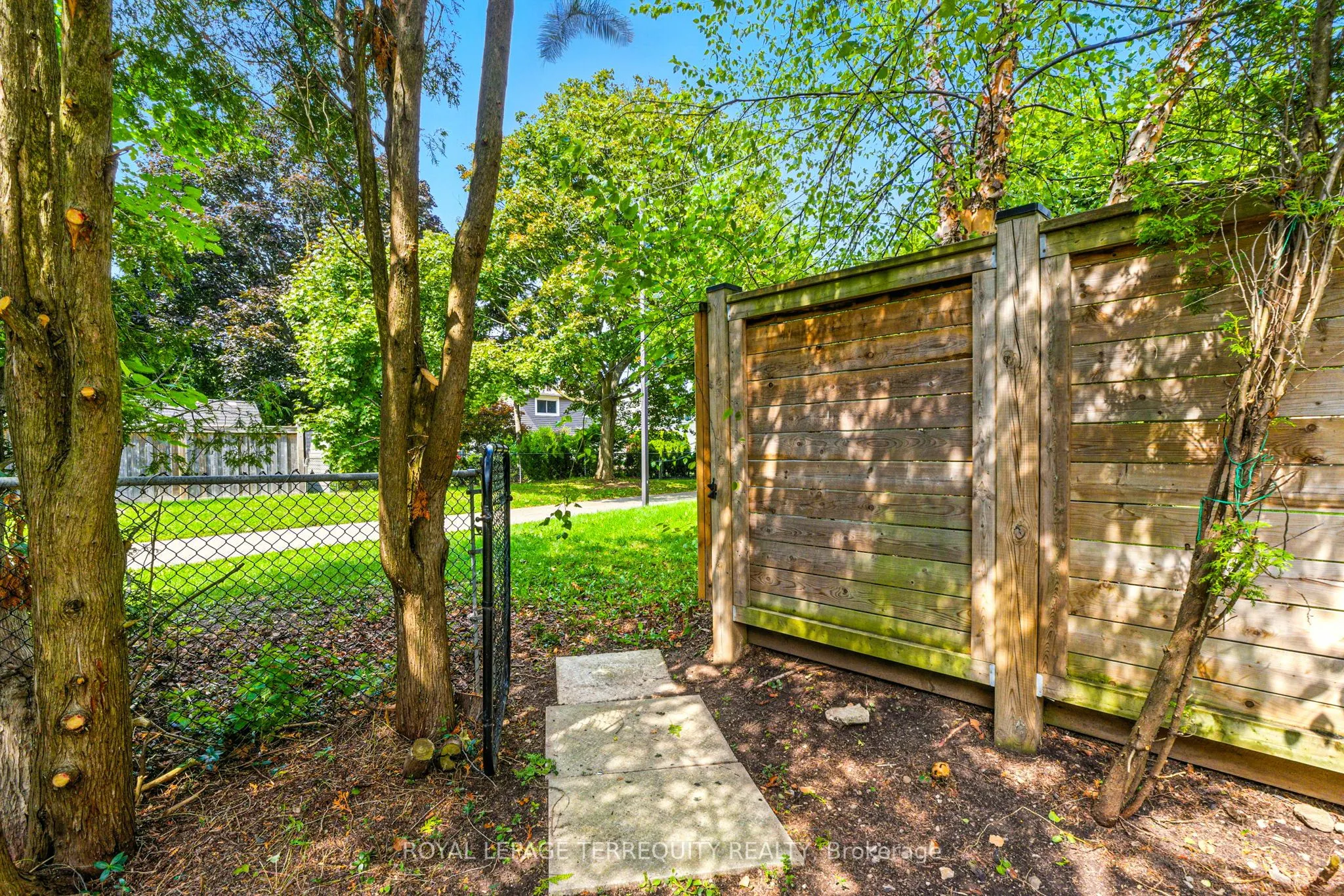 3327 Kings Masting Crescent