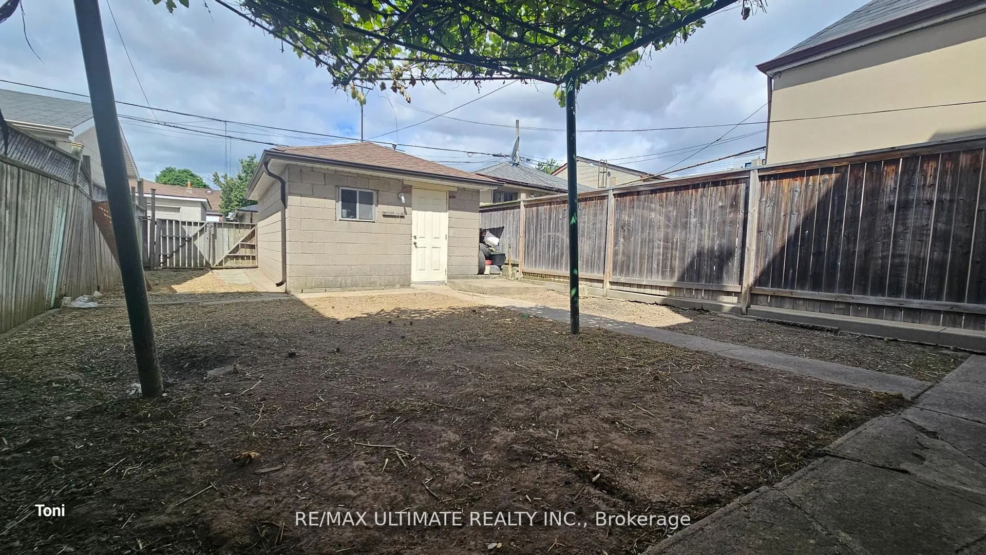 300 Earlscourt Avenue