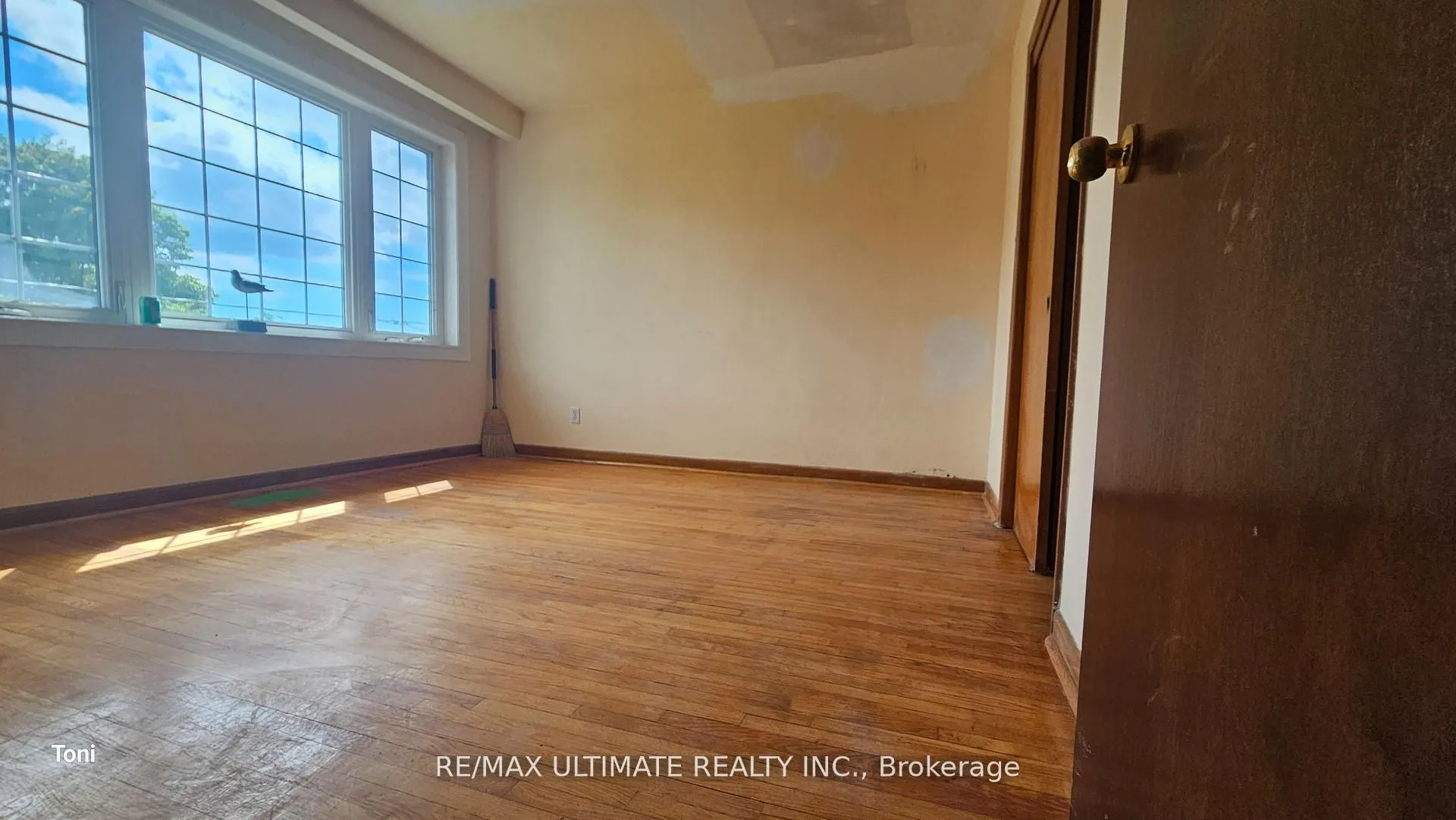 300 Earlscourt Avenue