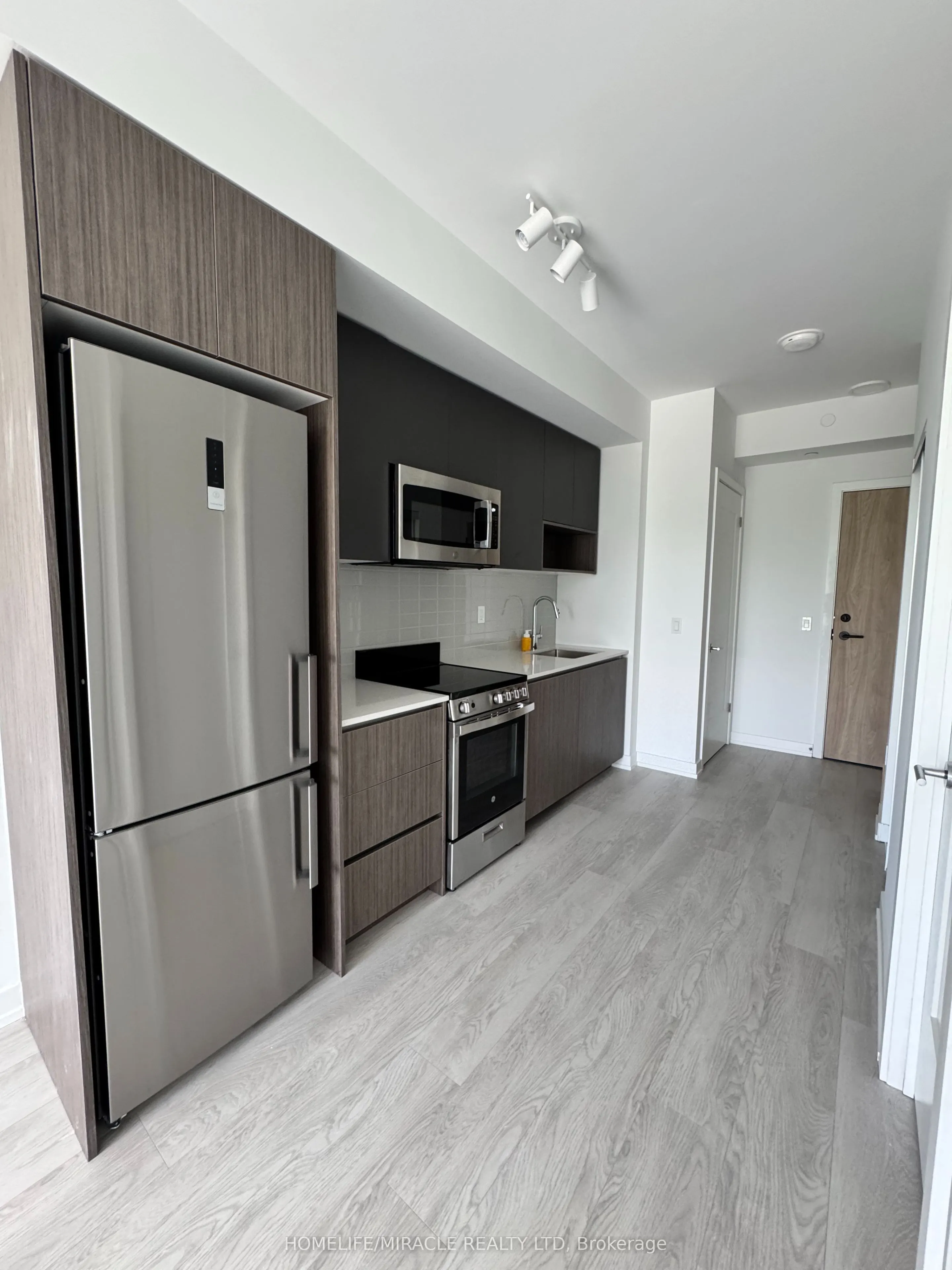 801 The Queensway, #424