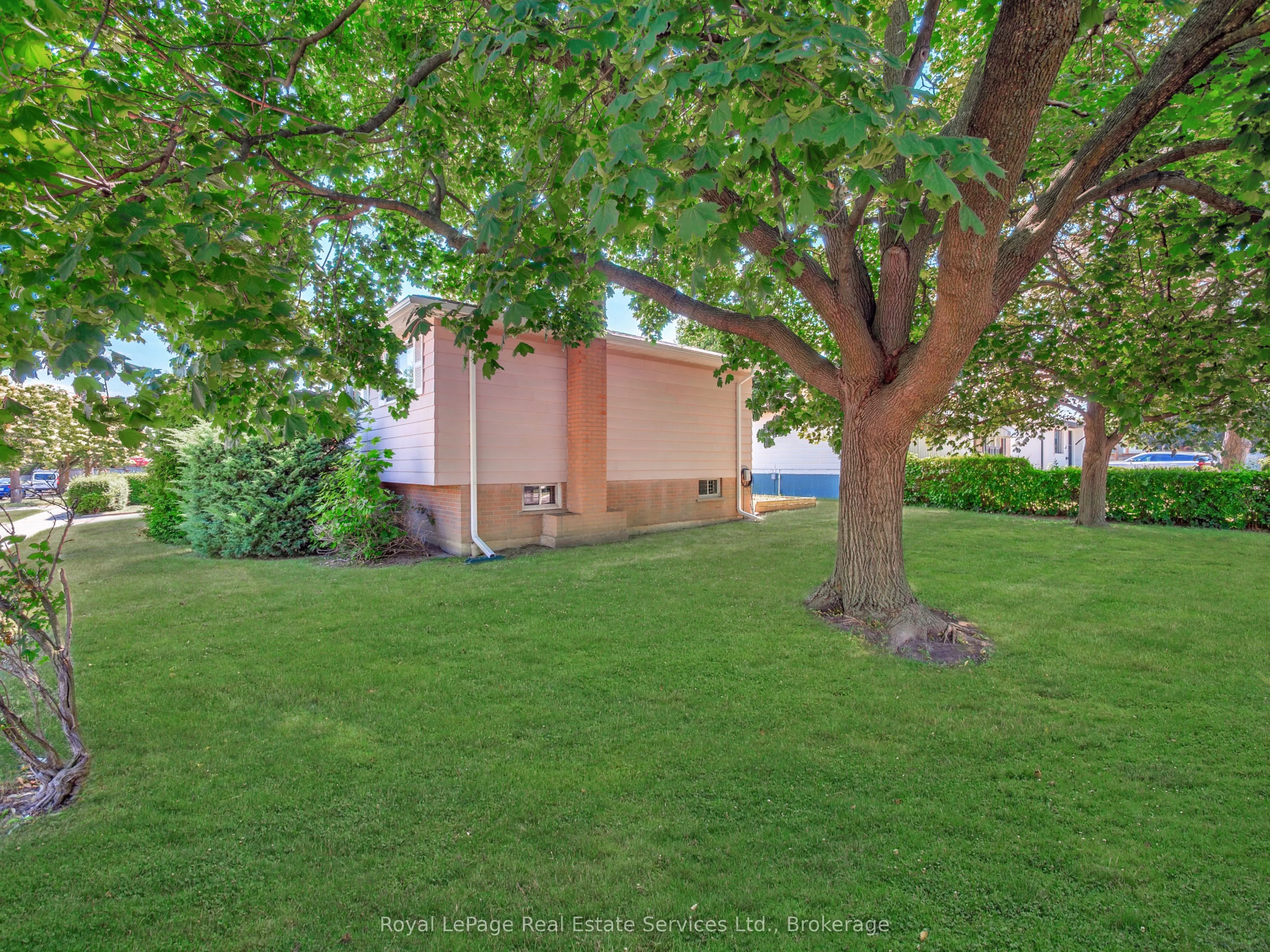 1 Mosswood Lane