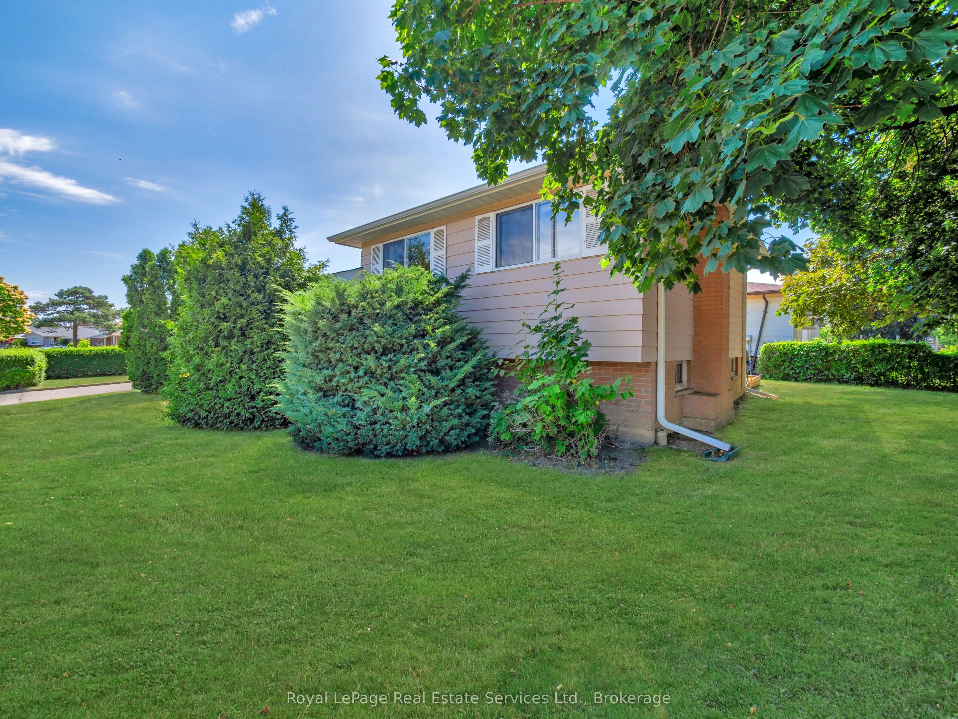 1 Mosswood Lane
