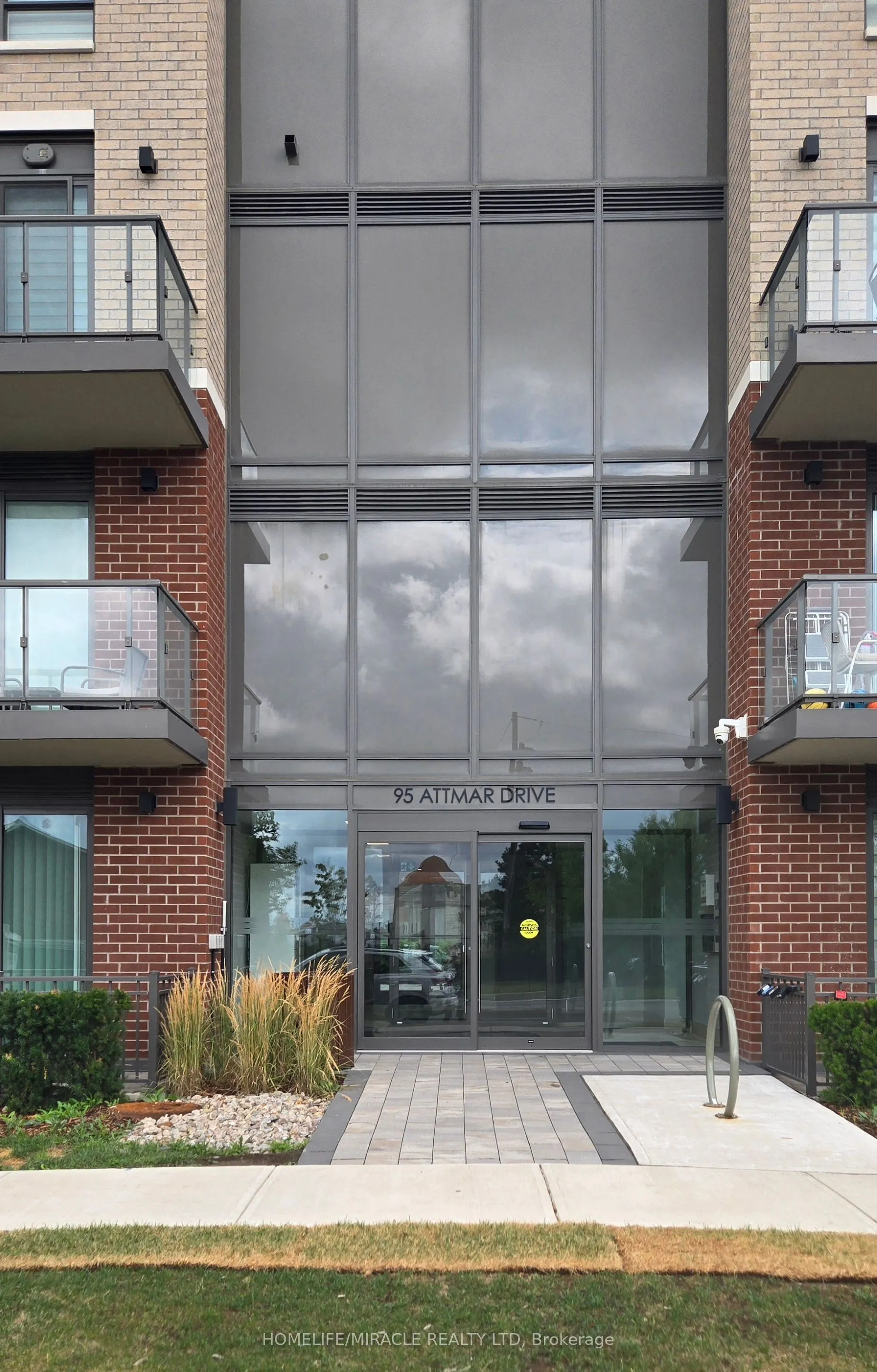 95 Attmar Drive, #105