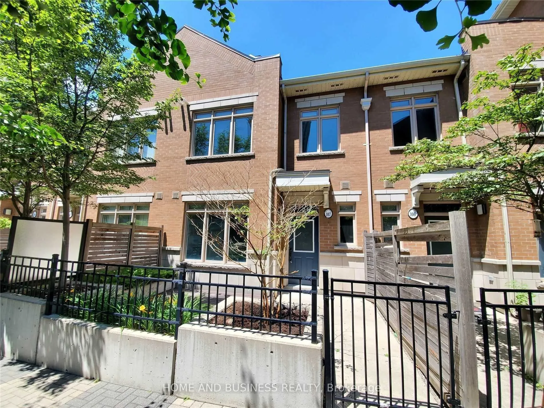 383 Prince Of Wales Drive, #107