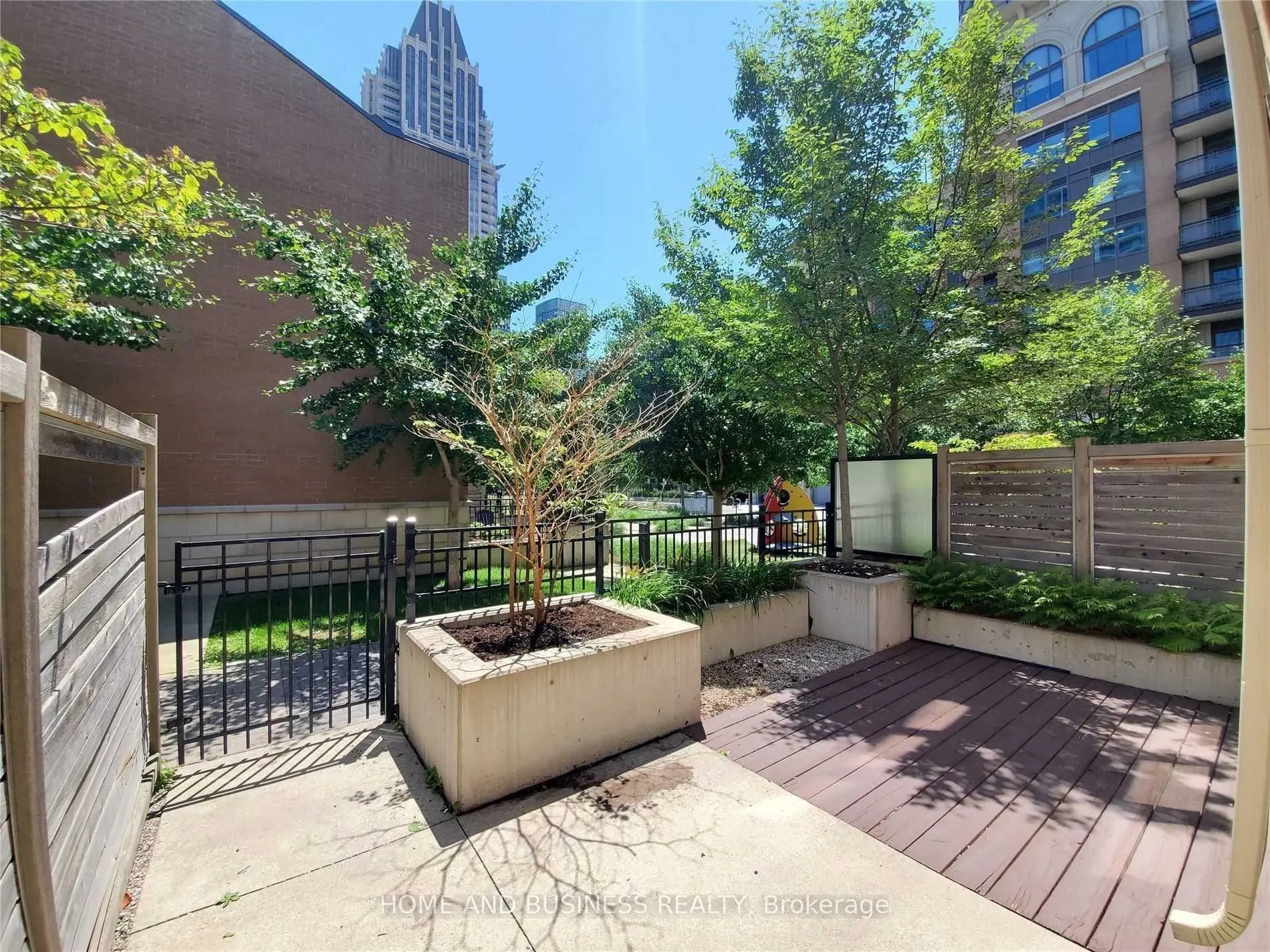 383 Prince Of Wales Drive, #107