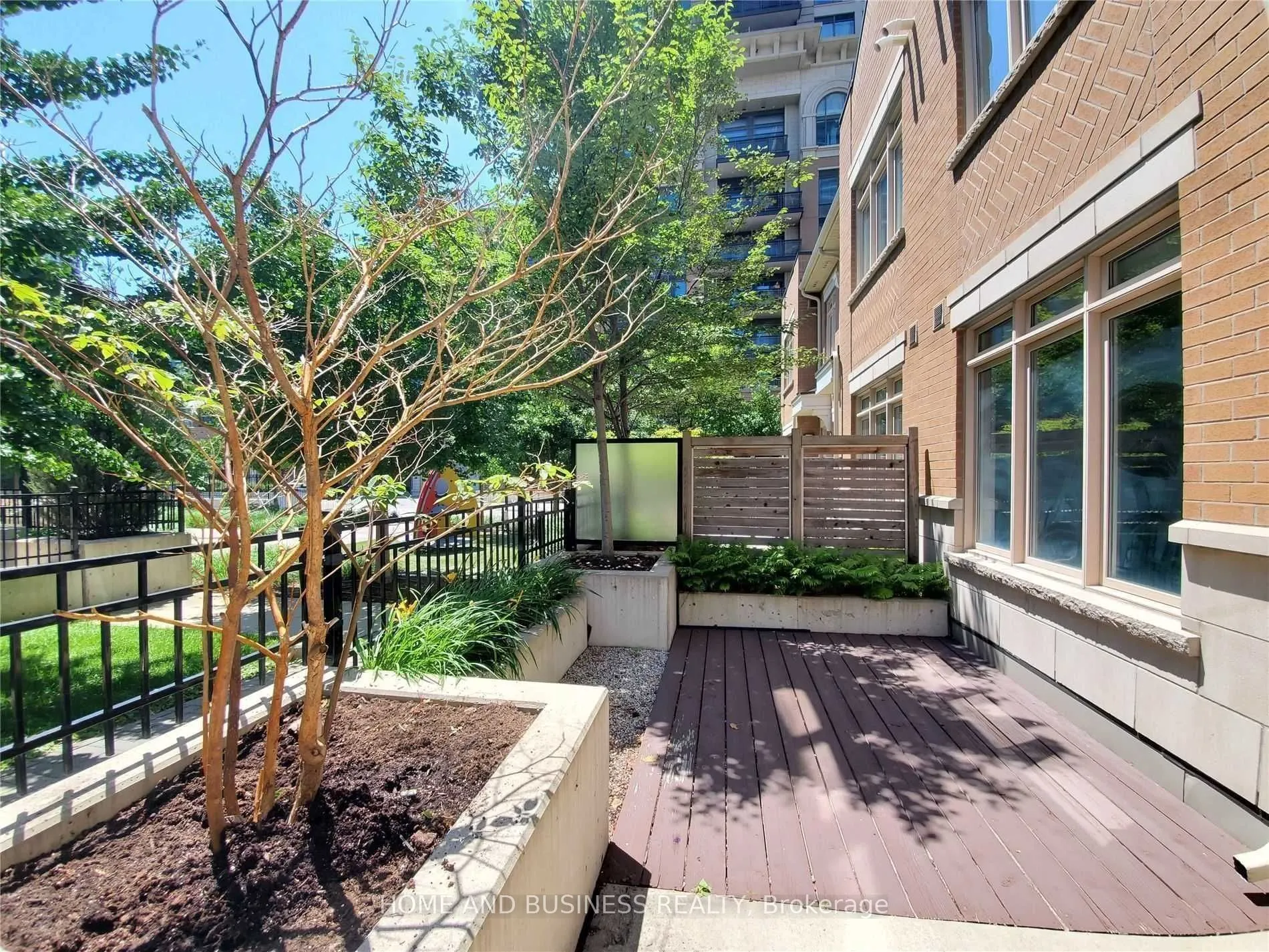 383 Prince Of Wales Drive, #107