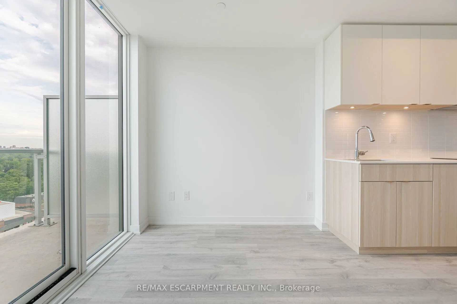 220 Missinnihe Way, #1411