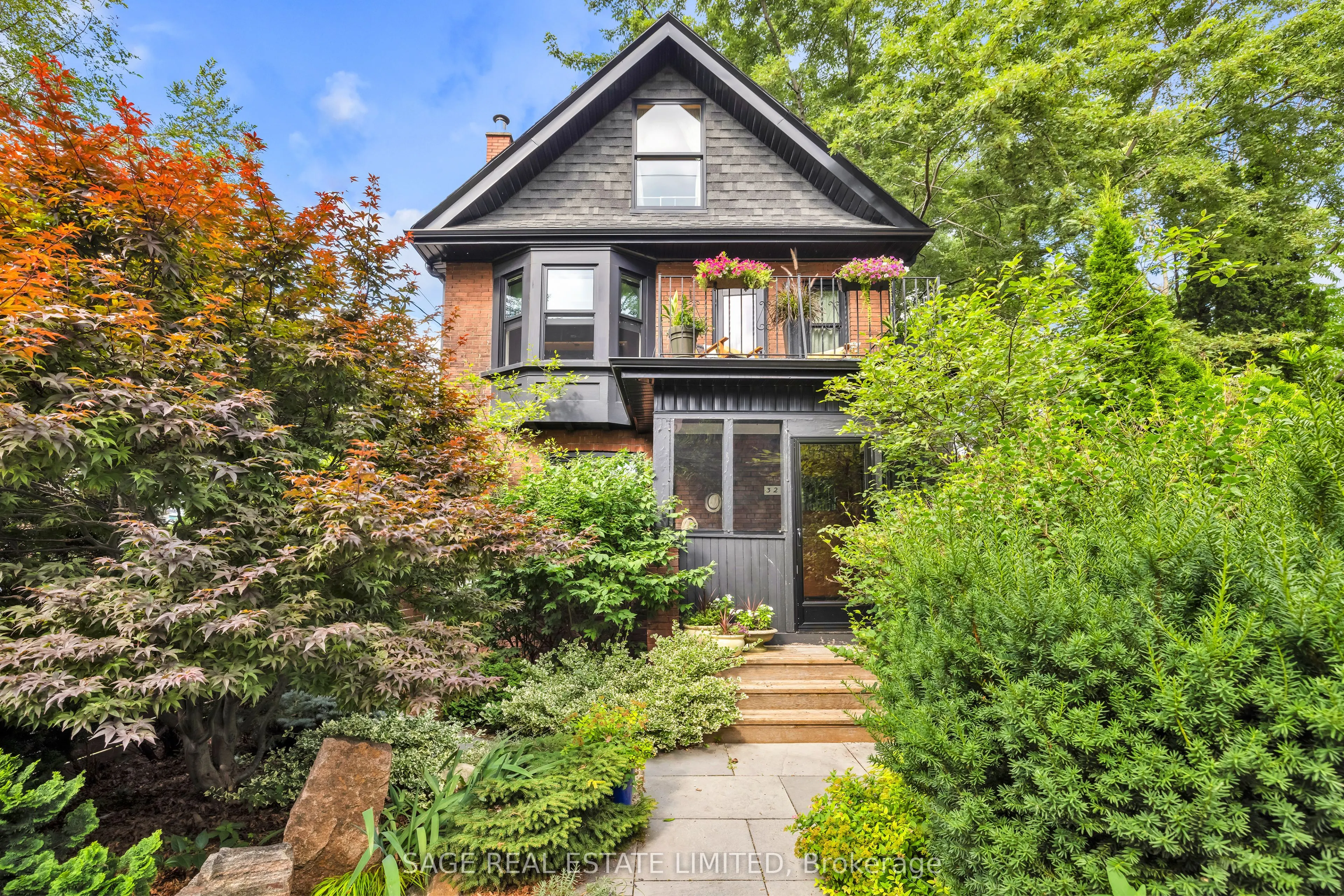 322 Sorauren Avenue