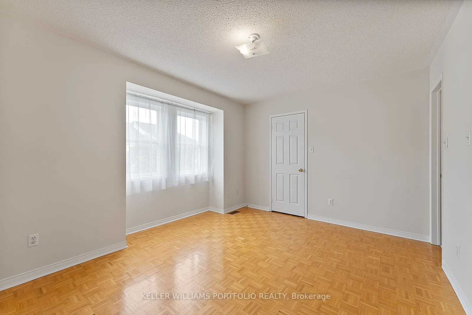 6860 Meadowvale Town Centre Circle, #21