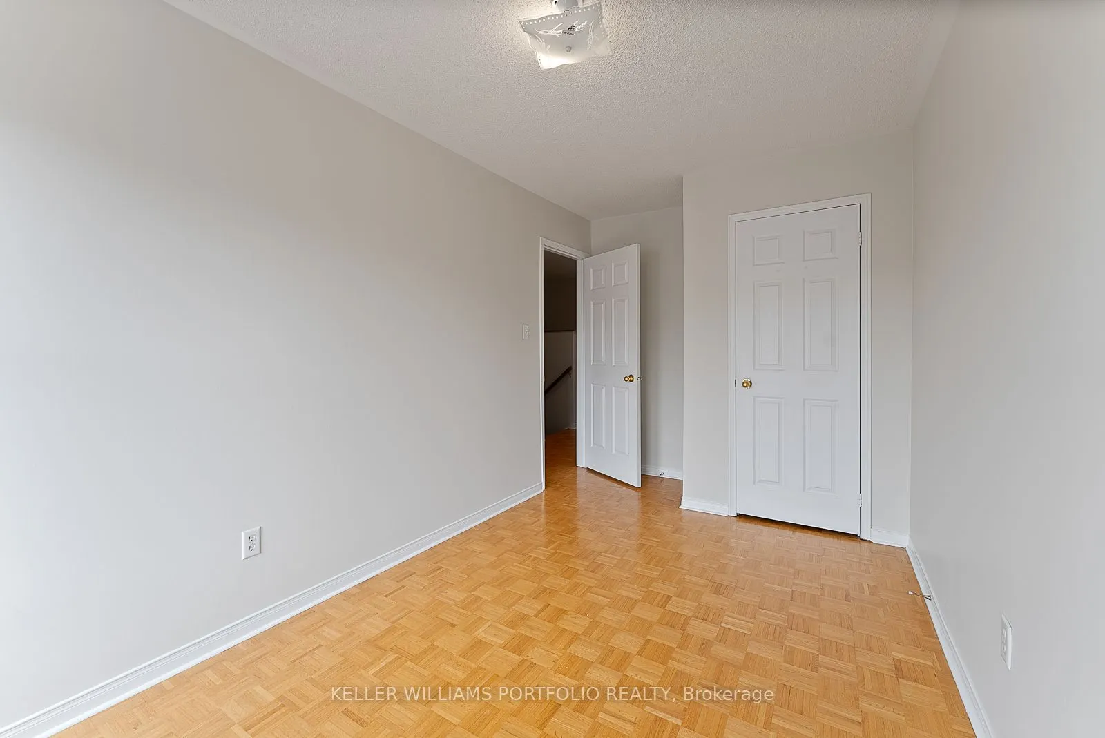 6860 Meadowvale Town Centre Circle, #21