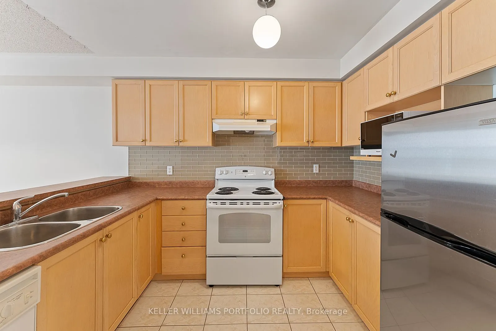 6860 Meadowvale Town Centre Circle, #21