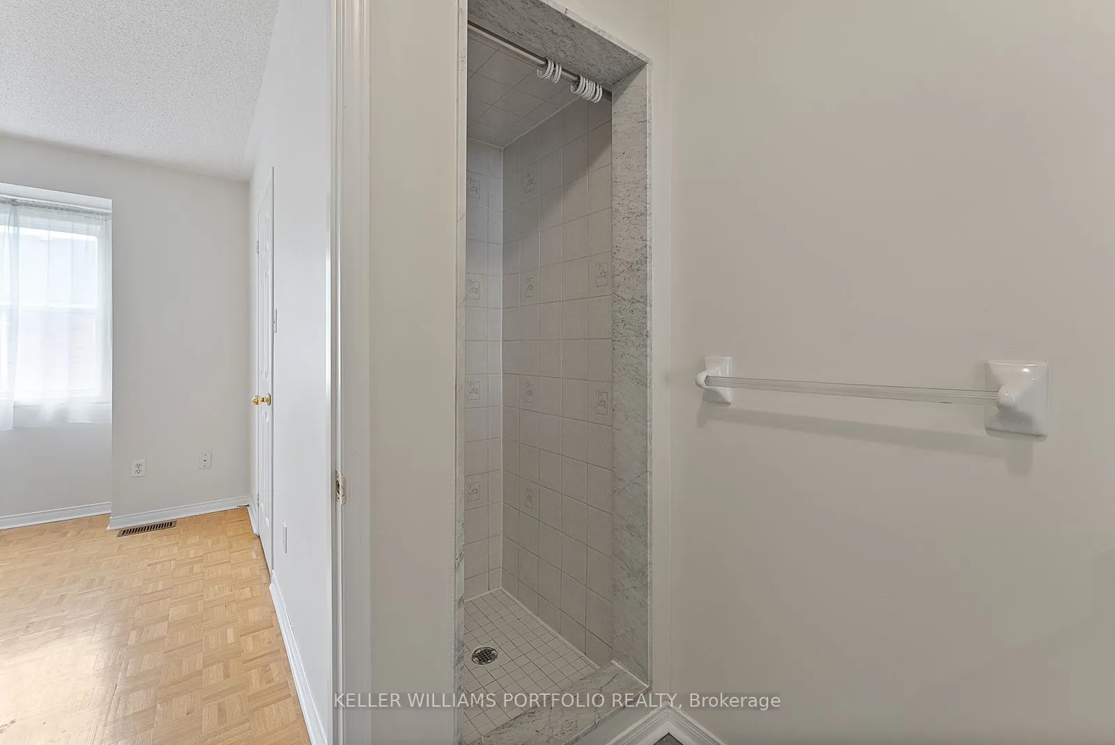 6860 Meadowvale Town Centre Circle, #21