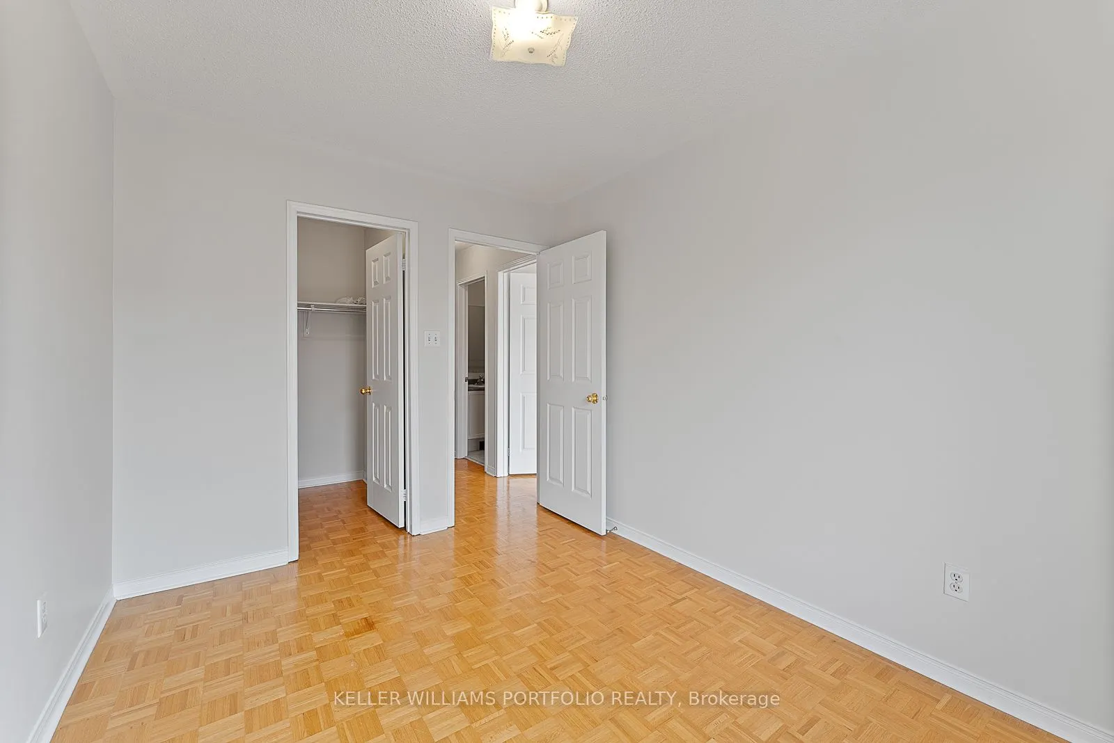 6860 Meadowvale Town Centre Circle, #21