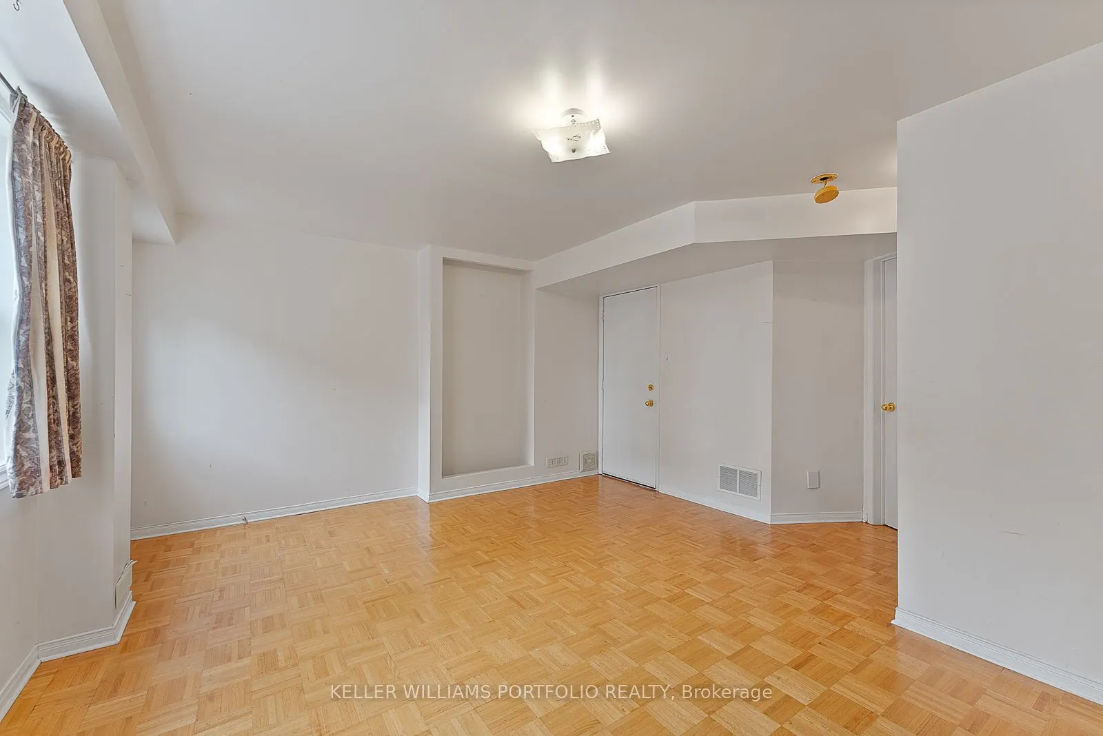 6860 Meadowvale Town Centre Circle, #21
