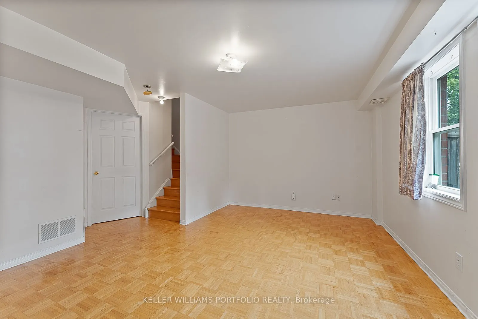 6860 Meadowvale Town Centre Circle, #21