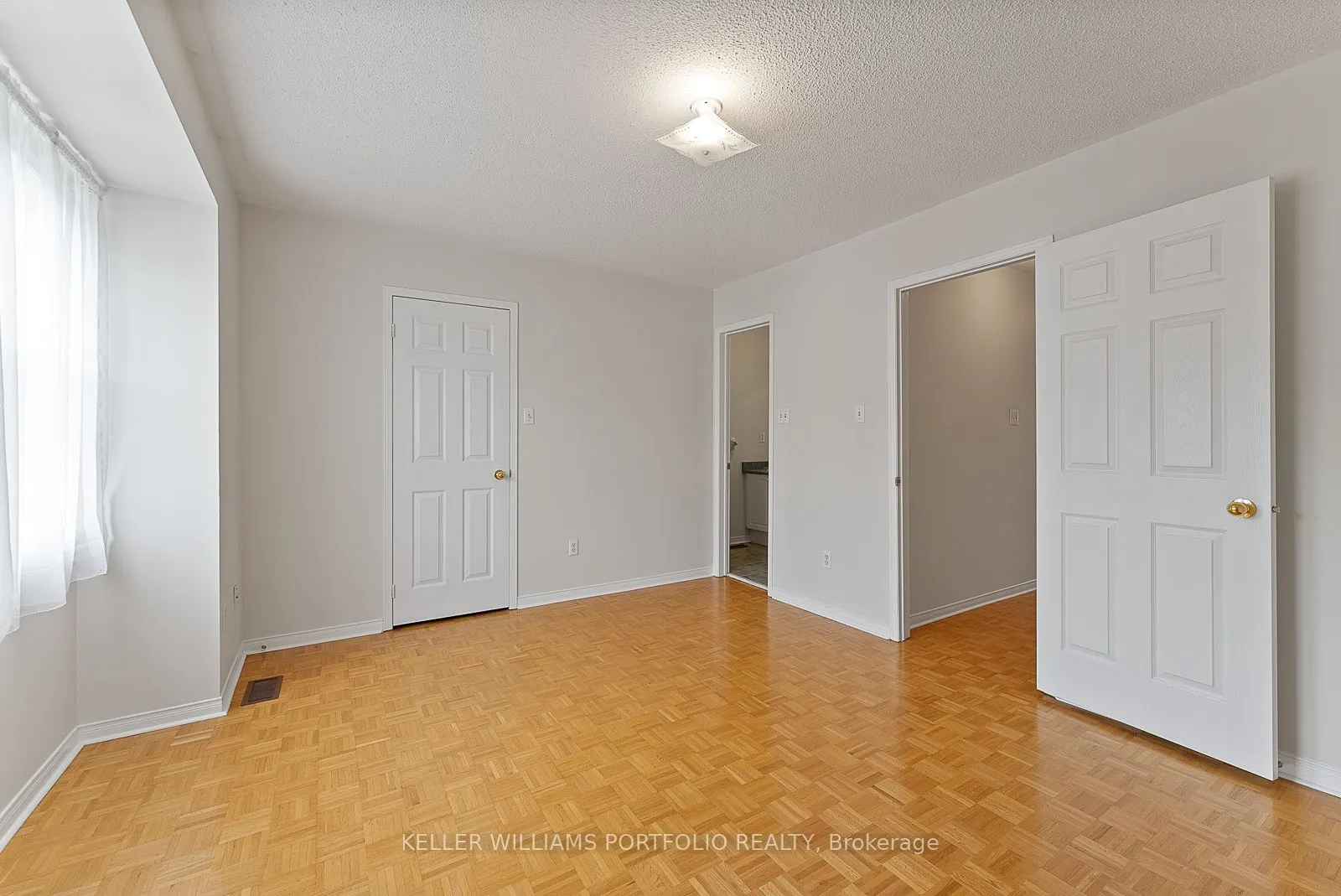 6860 Meadowvale Town Centre Circle, #21