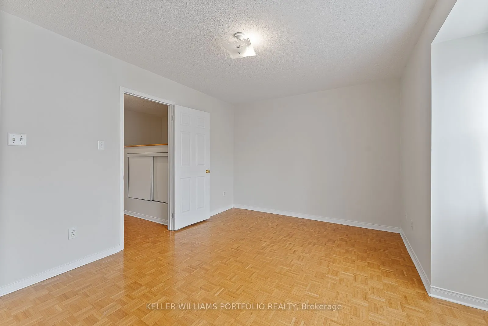 6860 Meadowvale Town Centre Circle, #21