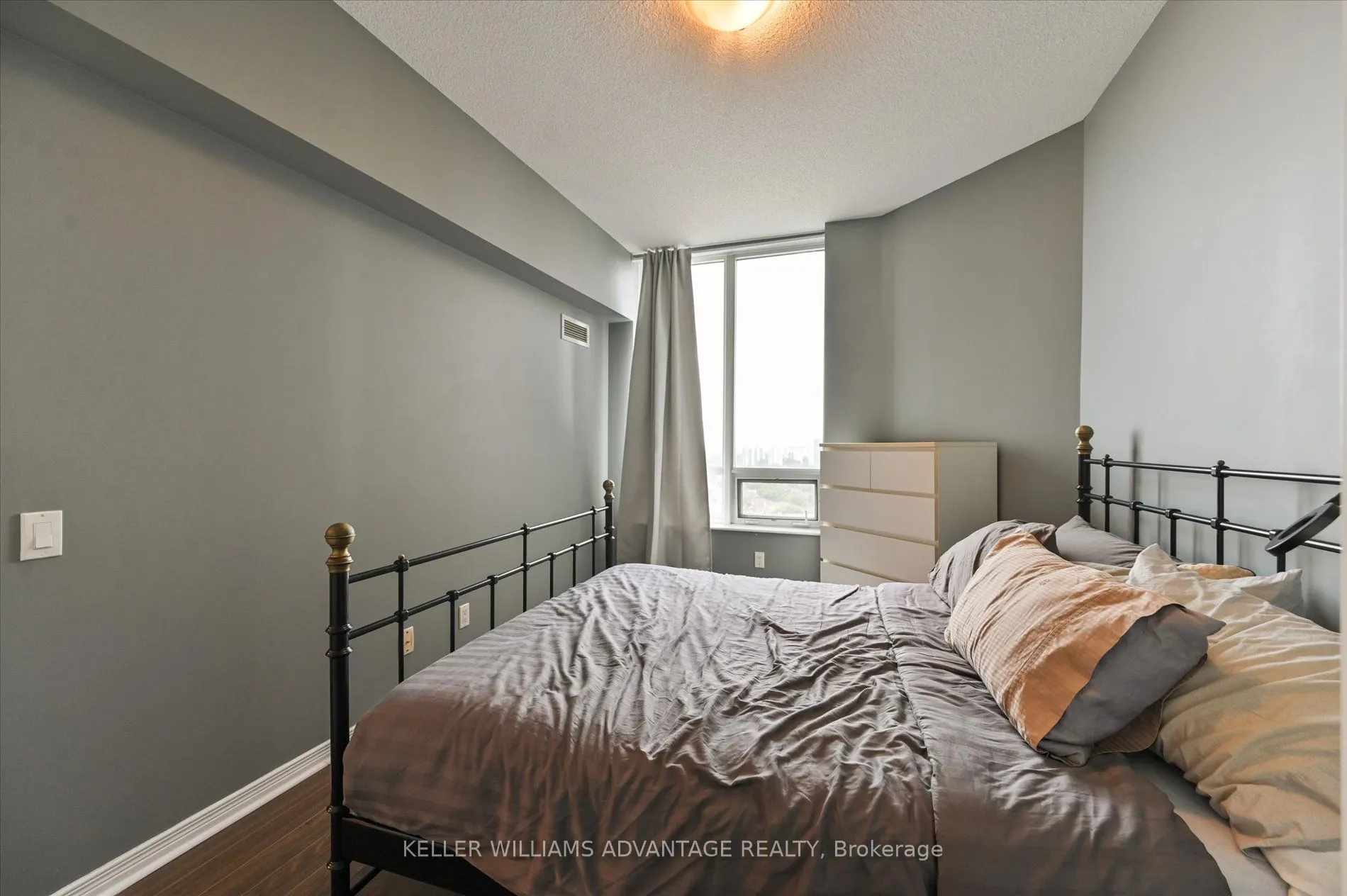 60 Heintzman Street, #1911