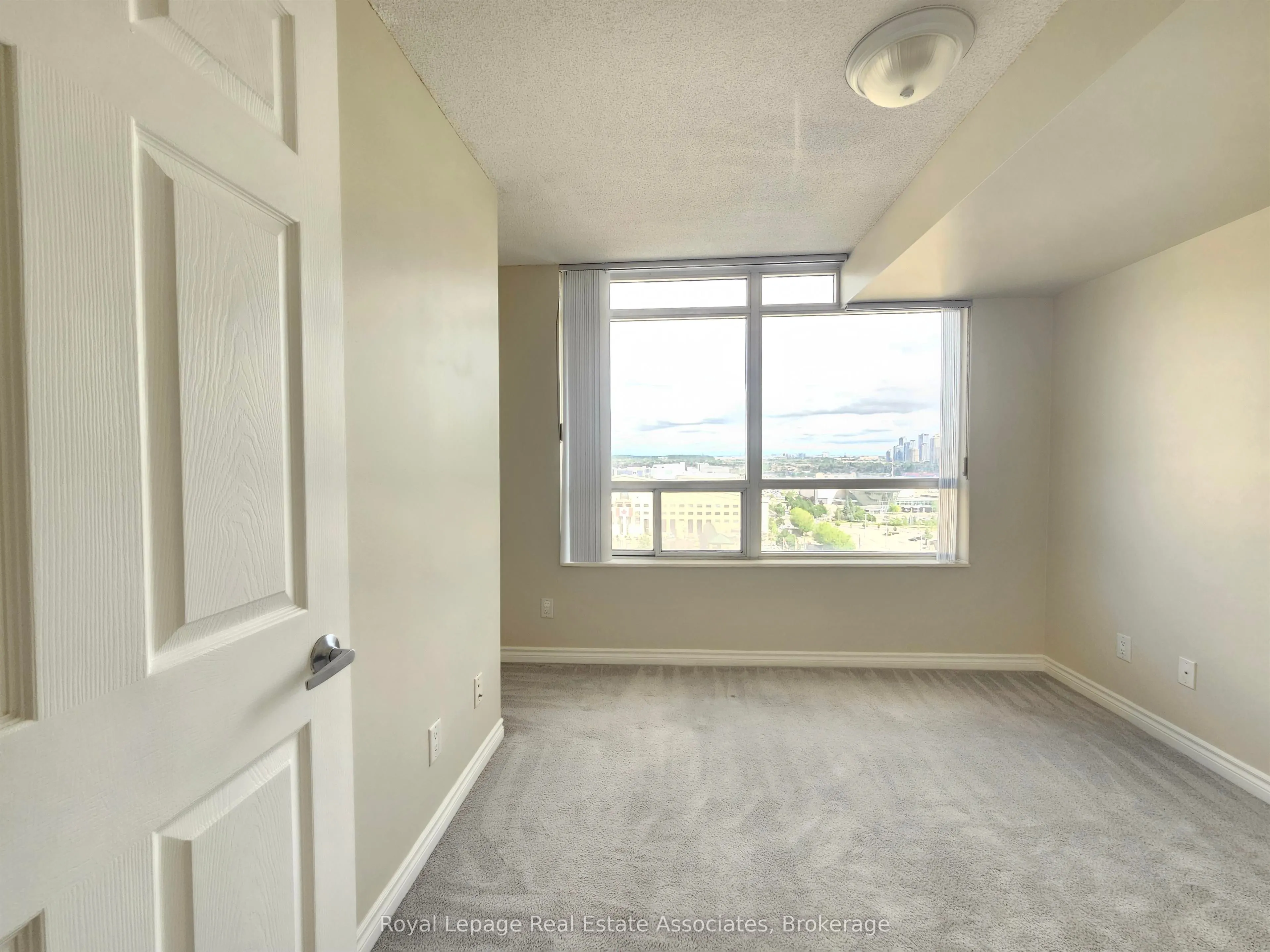 3888 Duke Of York Boulevard, #1736