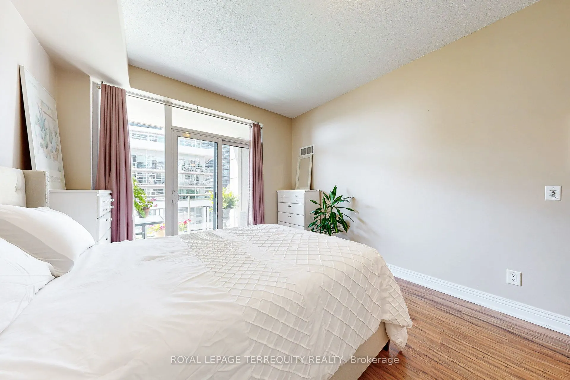58 Marine Parade Drive, #320