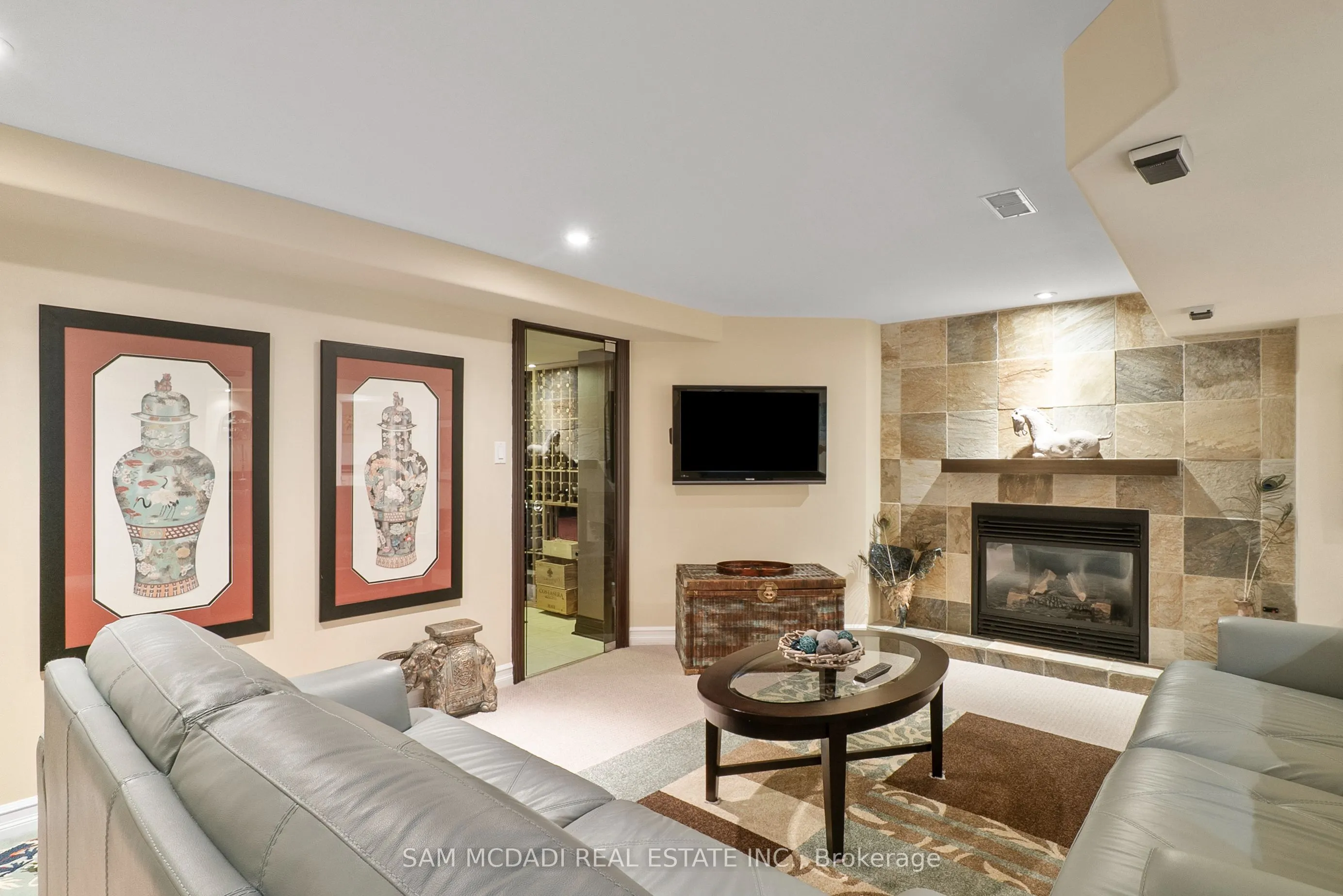 1522 Glenhill Crescent