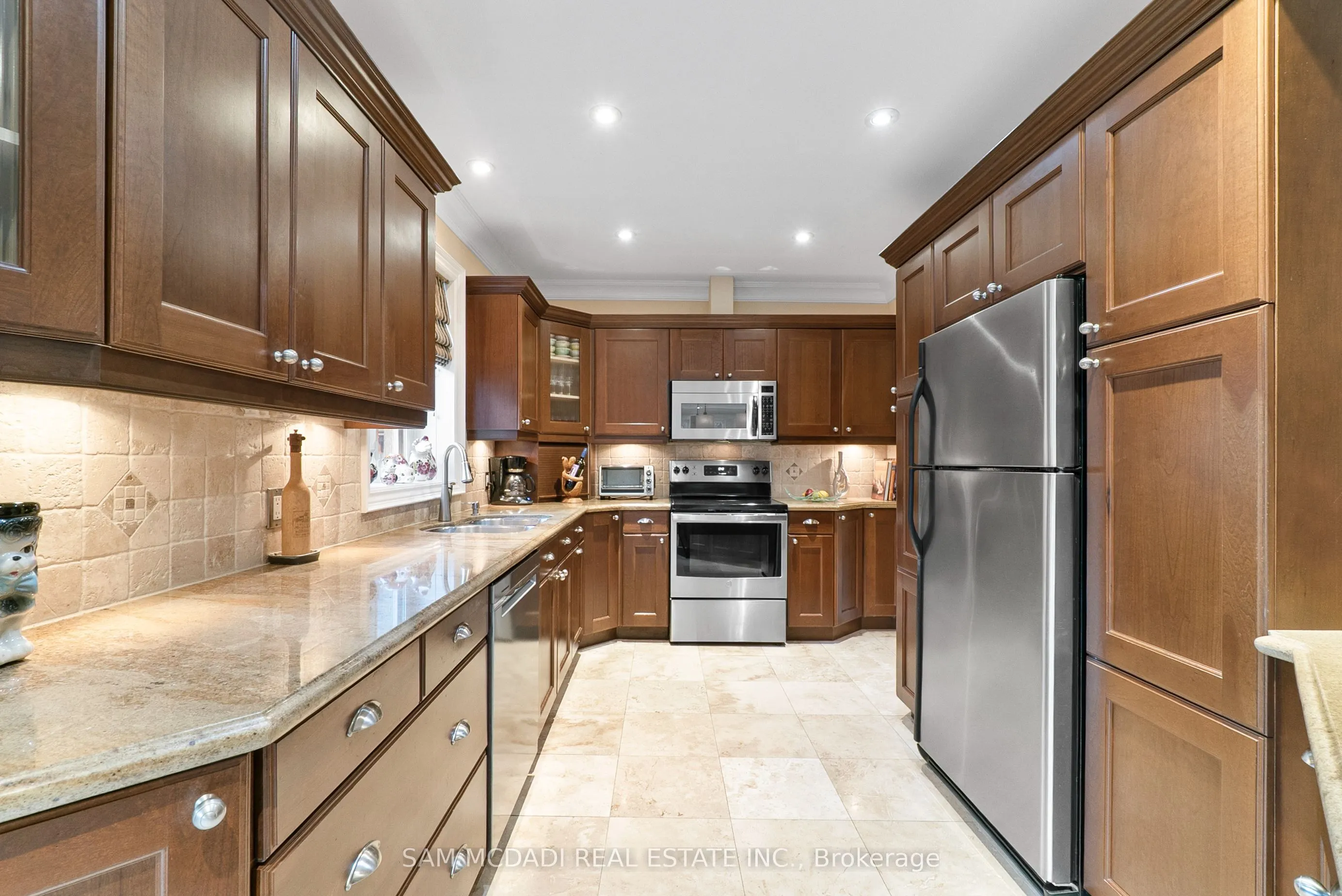 1522 Glenhill Crescent